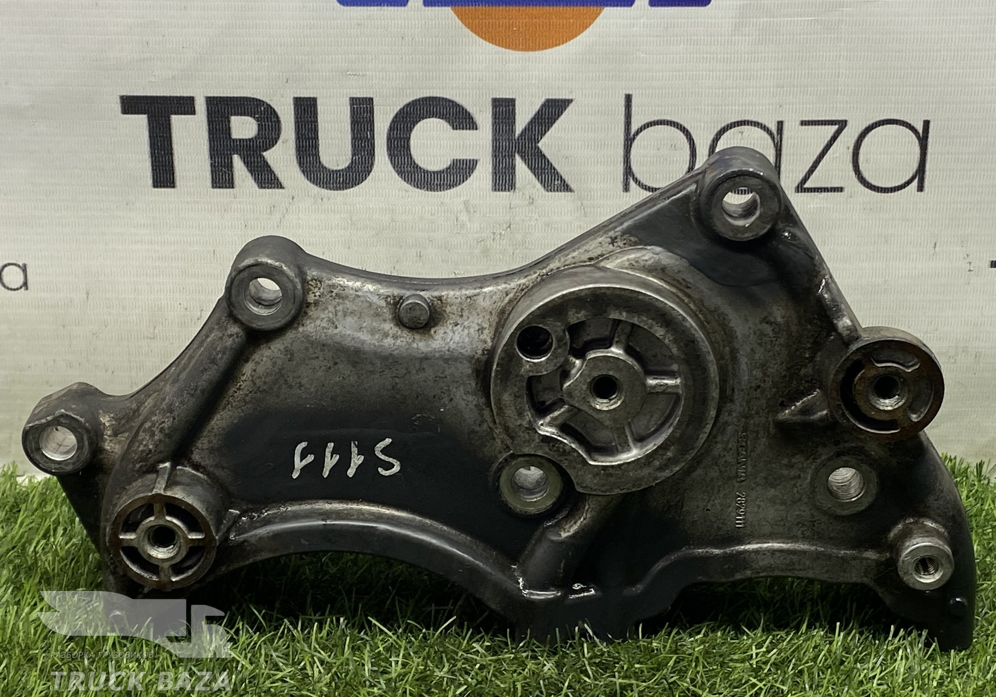 2829111 Кронштейн компрессора кондиционера