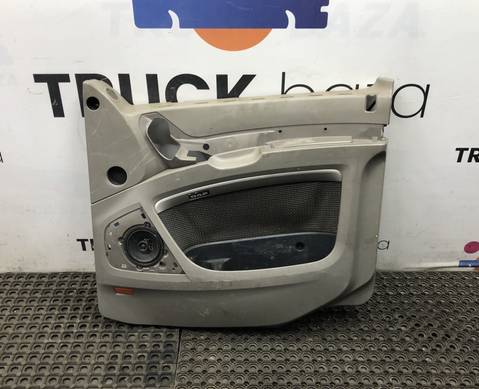 1679386 Обшивка двери правой для Daf XF95