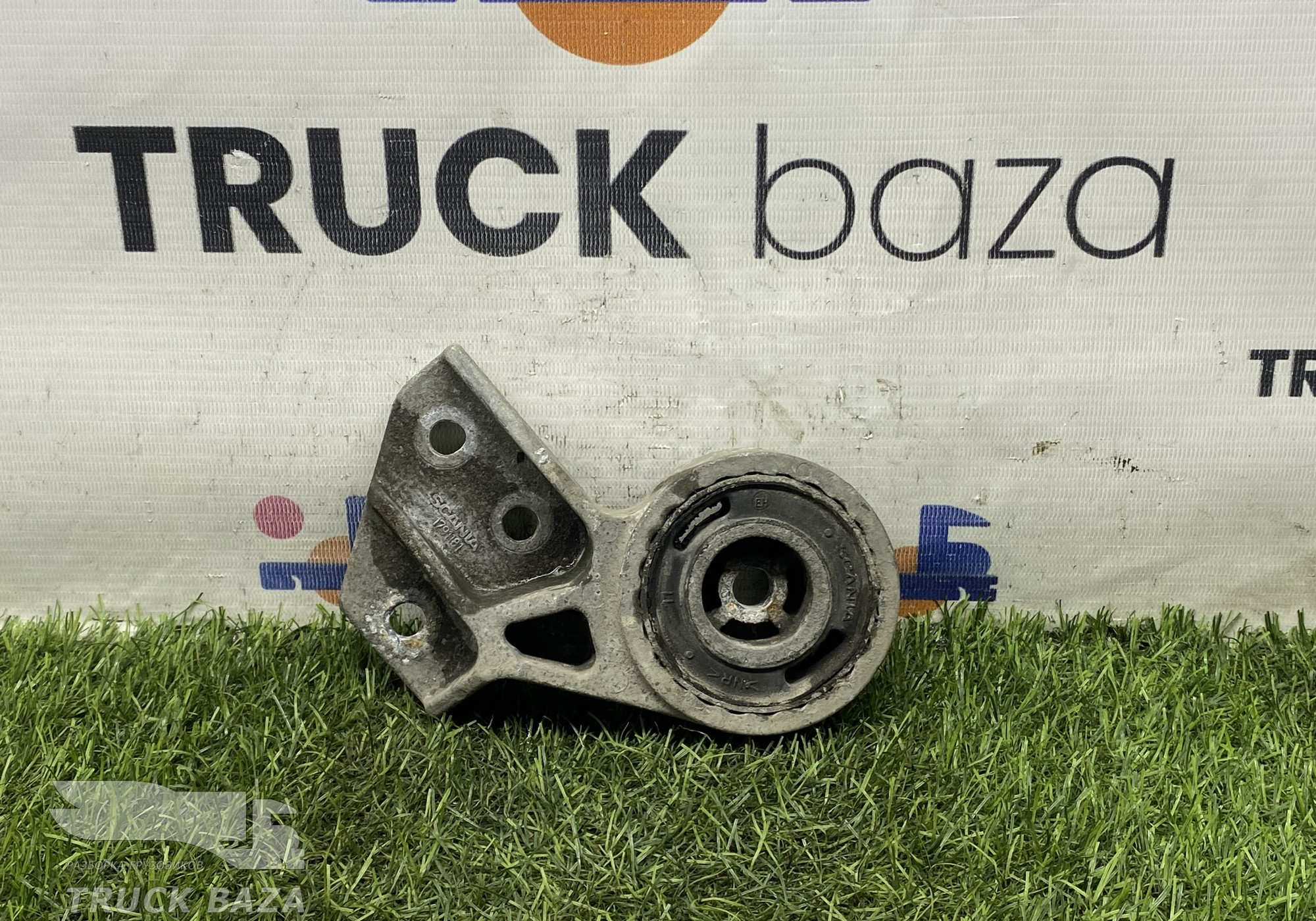 1791181 Кронштейн интеркулера правый для Scania 5-series