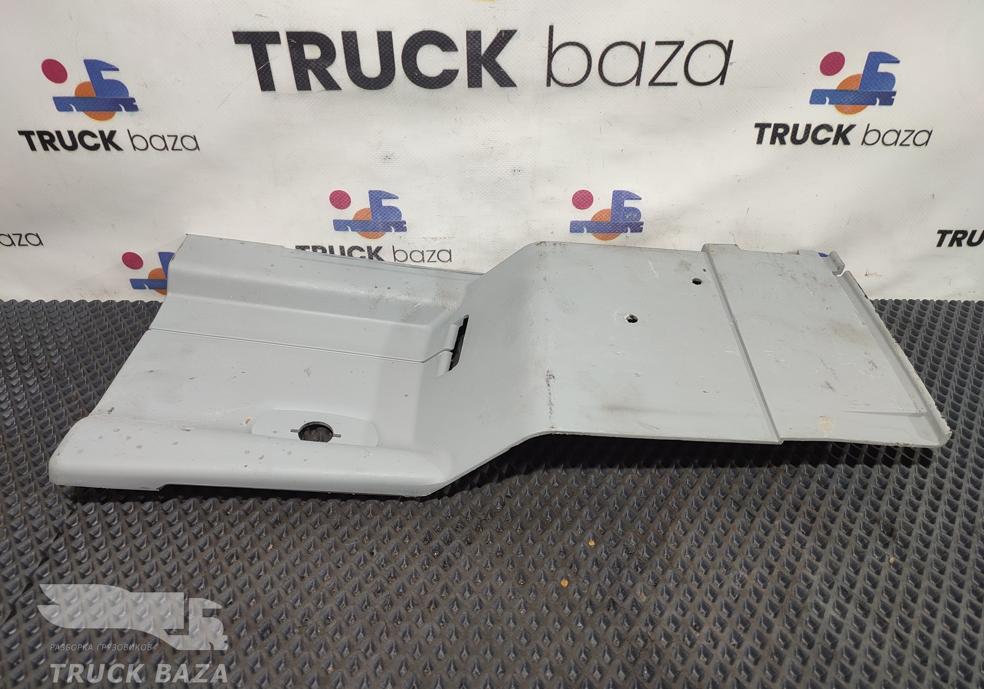 81625710083 Накладка под ремень левая