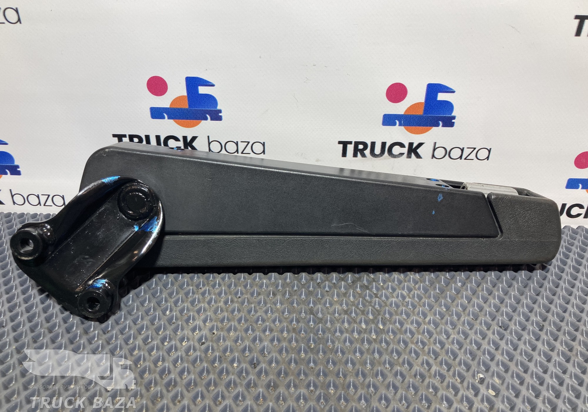 0009707301 Подлокотник водительского сидения правый