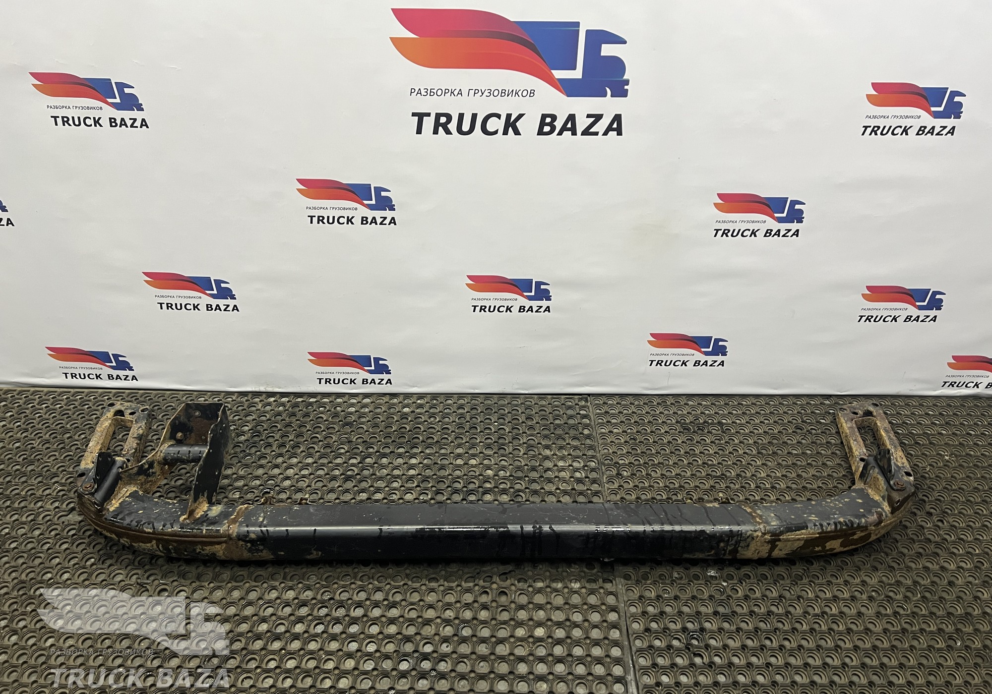 81416505024 Усилитель переднего бампера