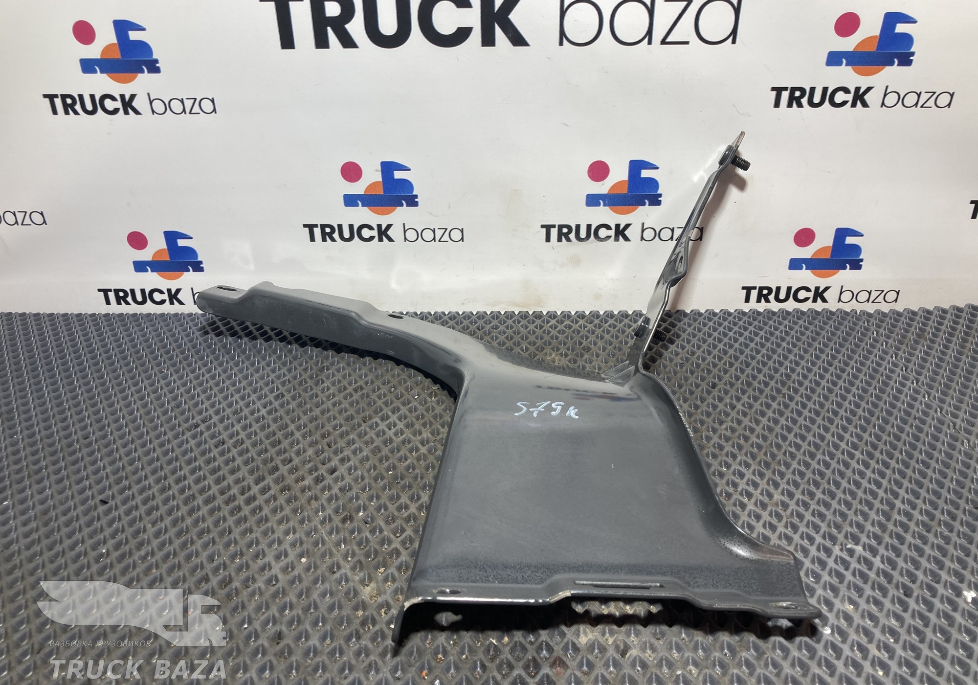 2418454 Кронштейн подножки правой для Scania 6-series R (с 2016)