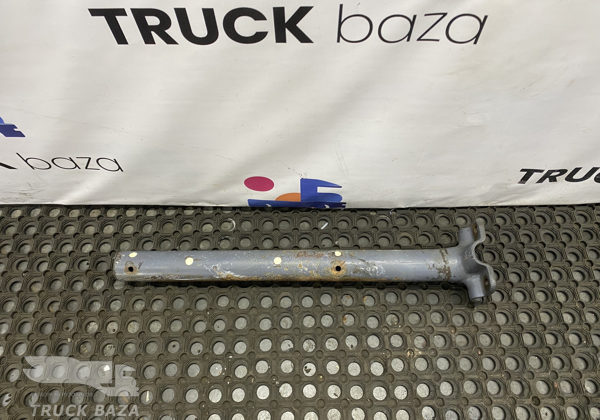 A9305220241 Кронштейн заднего крыла передний для Mercedes-Benz Axor I (с 2001 по 2004)