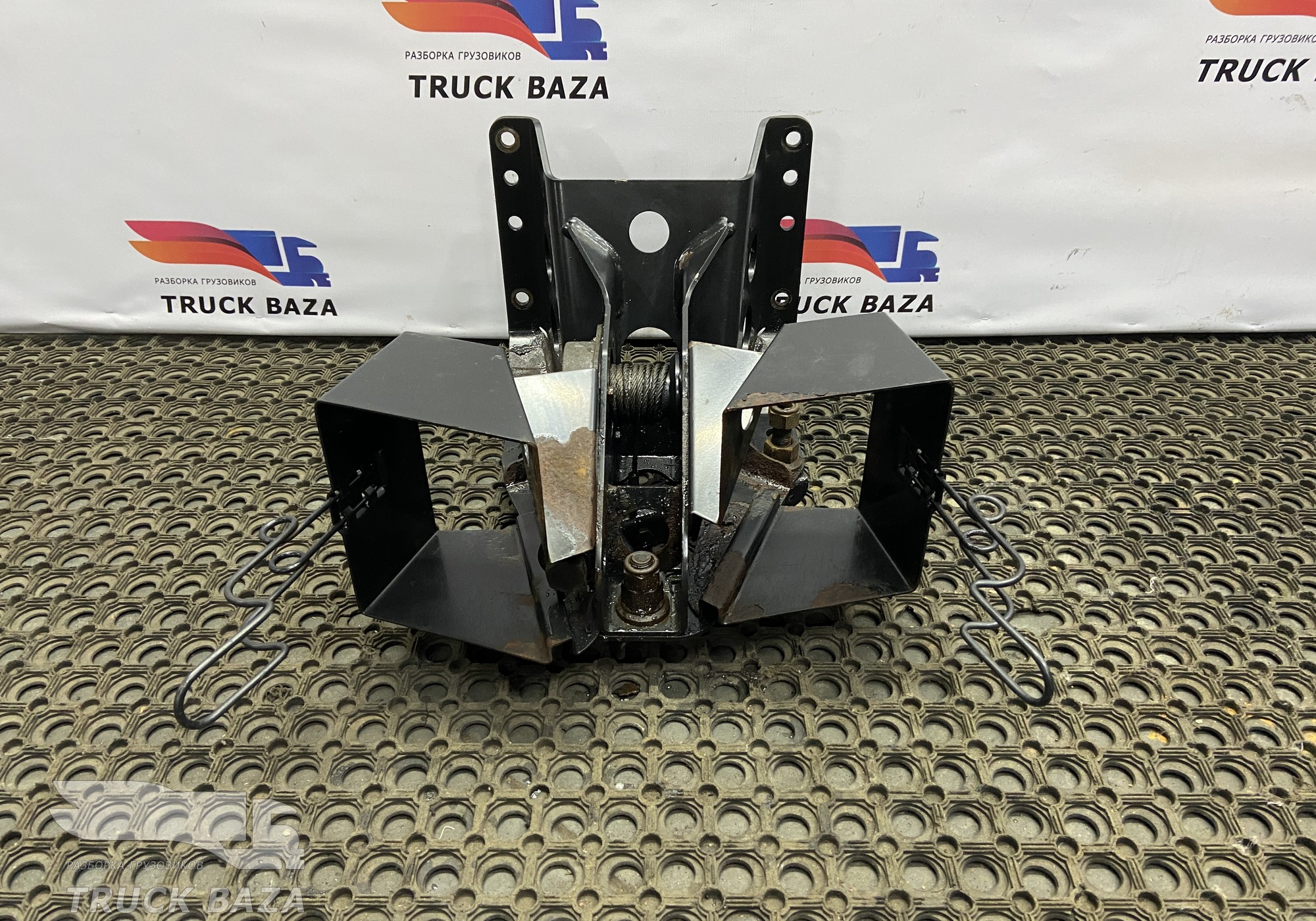 81424015351 Кронштейн запасного колеса