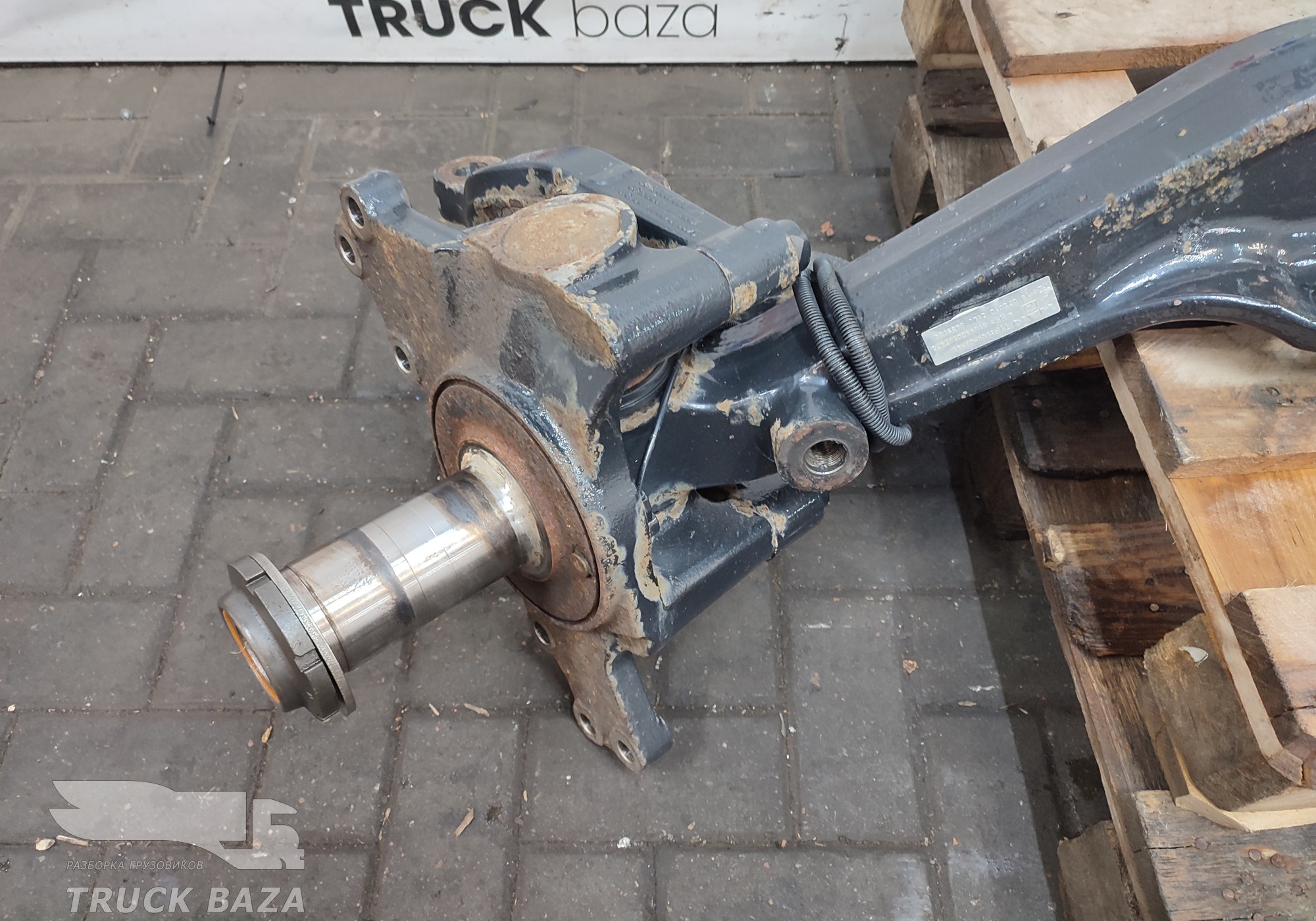 81442016303 Кулак поворотный левый для Man TGX II (с 2012)