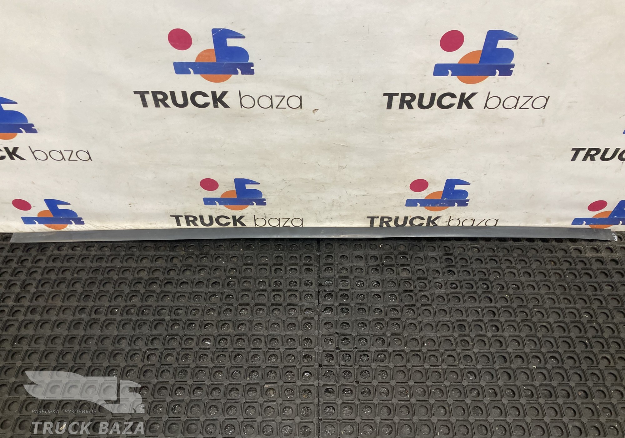 81629100338 Молдинг крыши левый