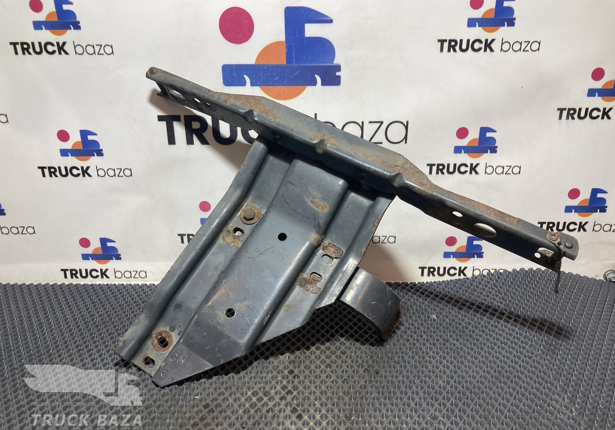 1405612 Кронштейн спойлера правый