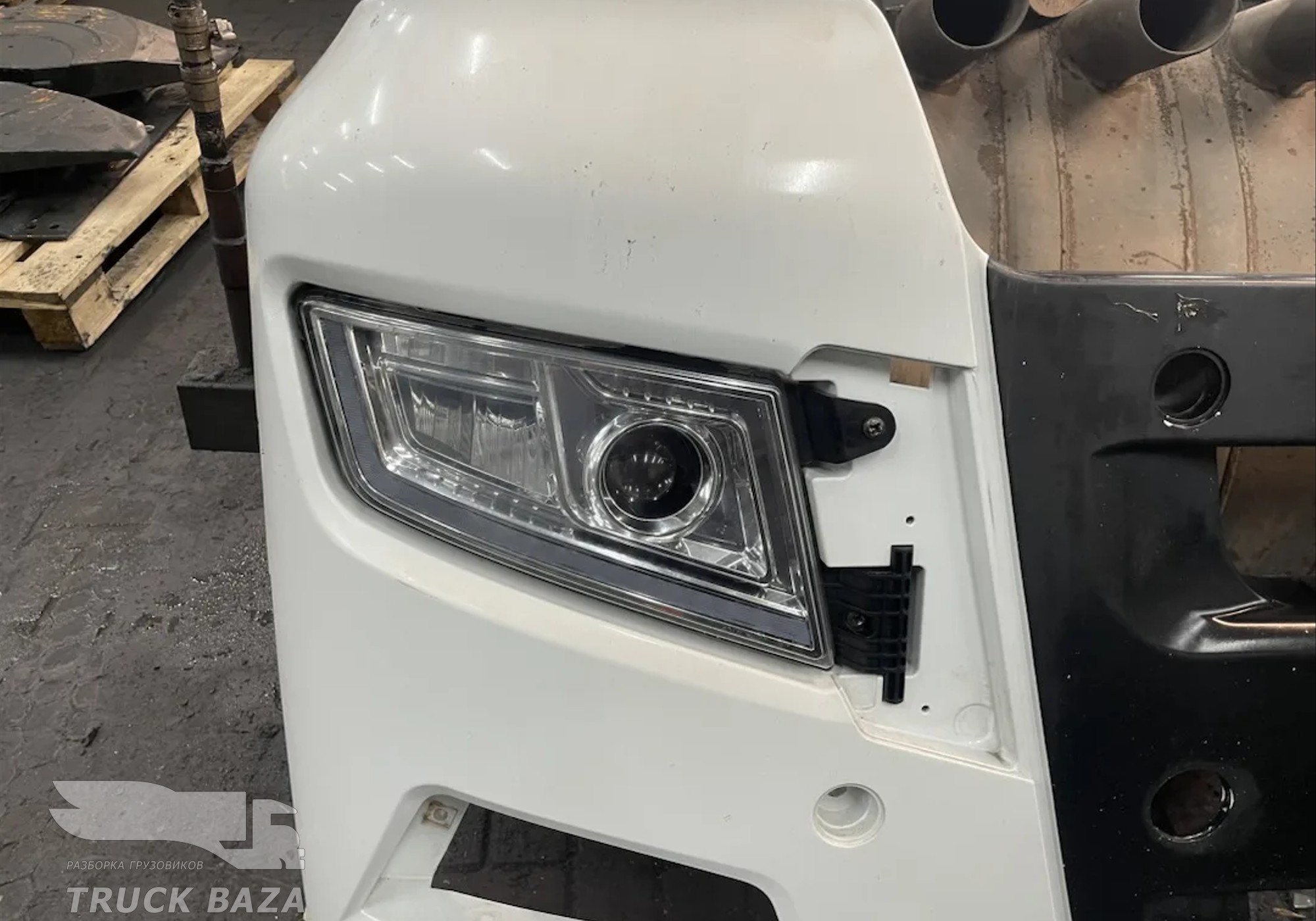 Фара правая для Sinotruk Sitrak C7H