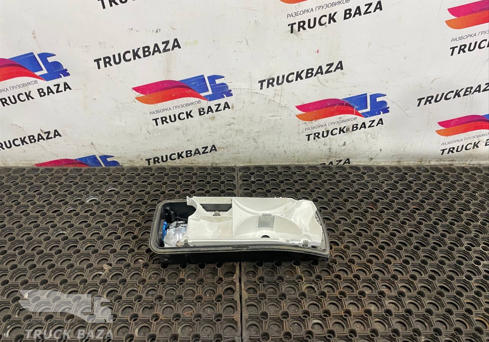 81252256551 Фонарь задний правый для Man TGX TG3 (с 2020)