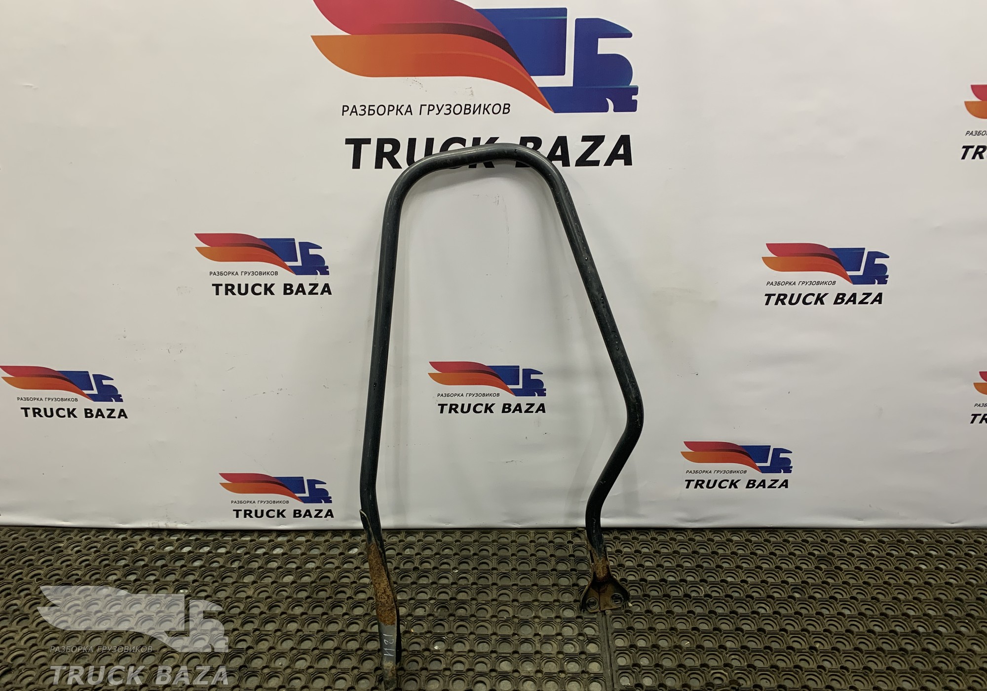 81429025335 Поручень за кабиной