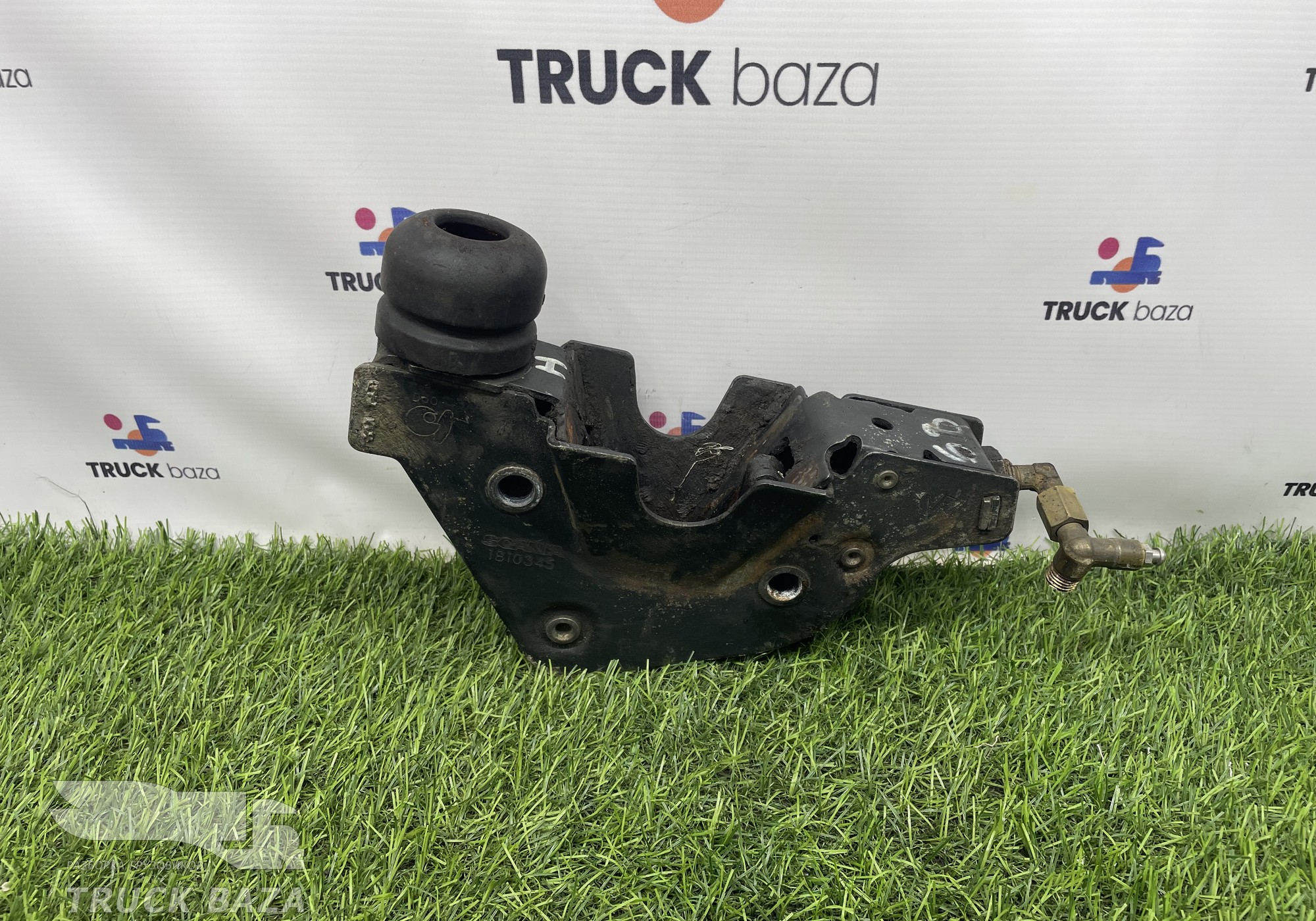 1810345 Замок кабины