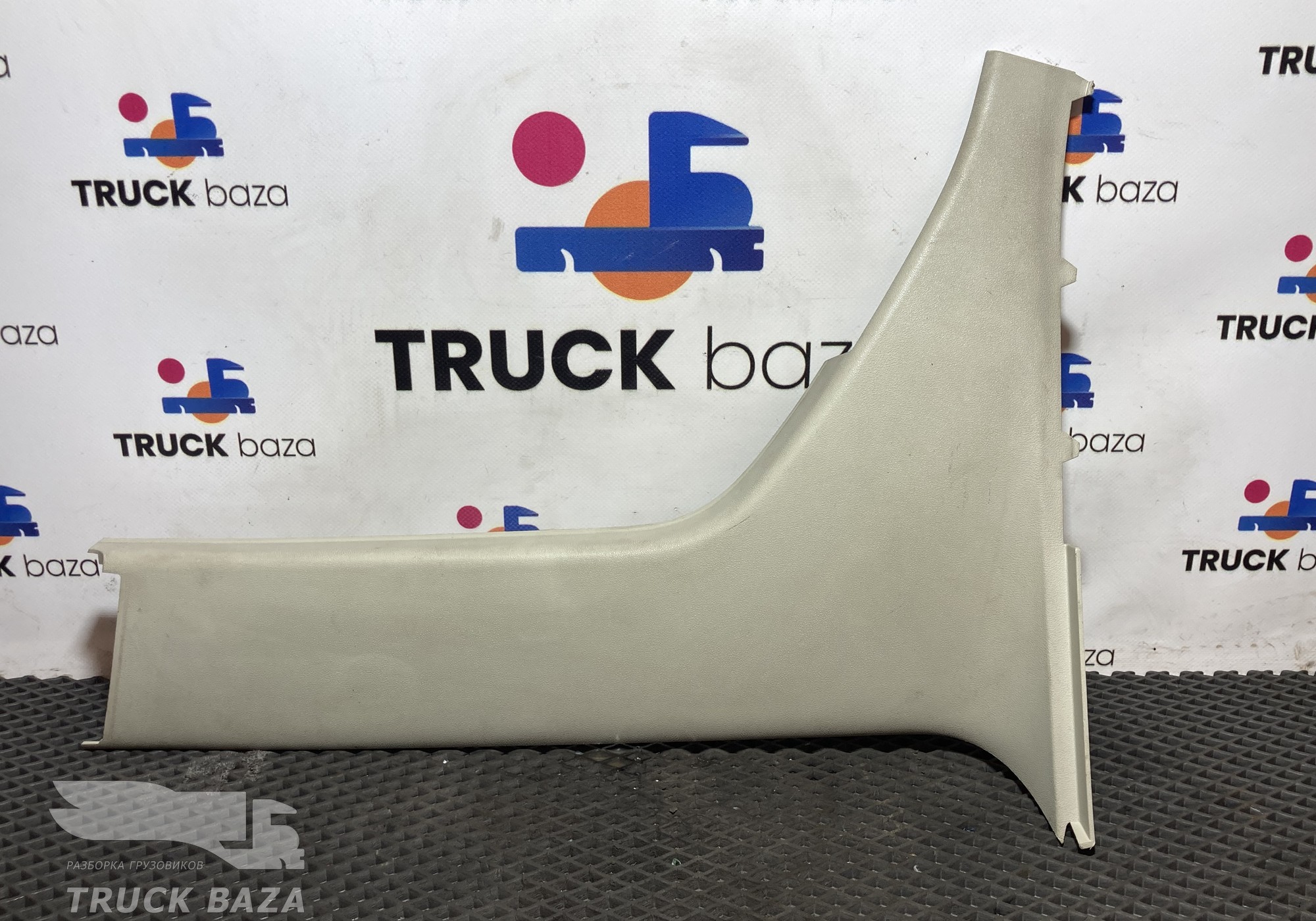 82871533 Накладка задней стойки левой для Volvo FH 4 (с 2012)