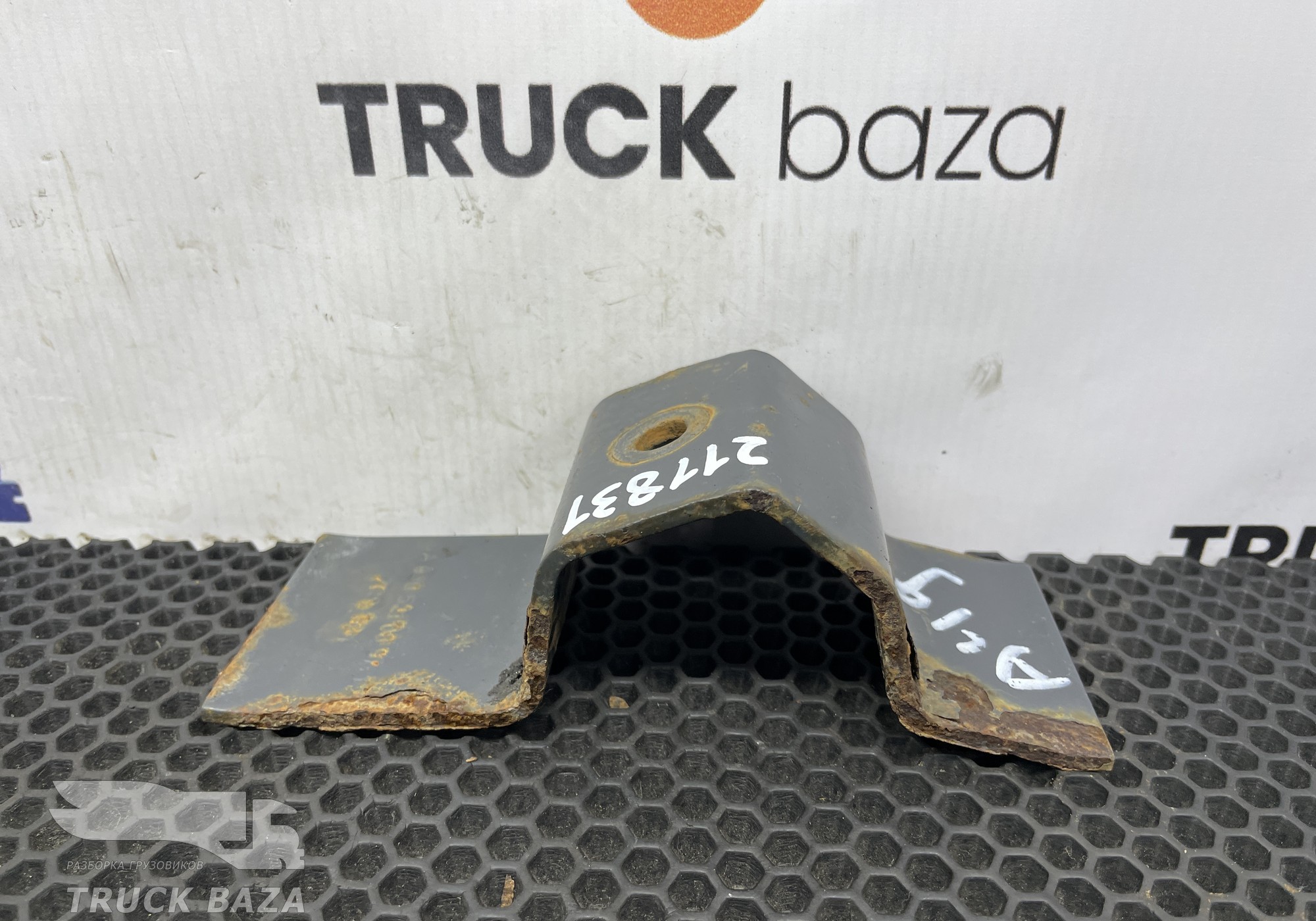 A9305210097 Кронштейн крыла заднего для Mercedes-Benz