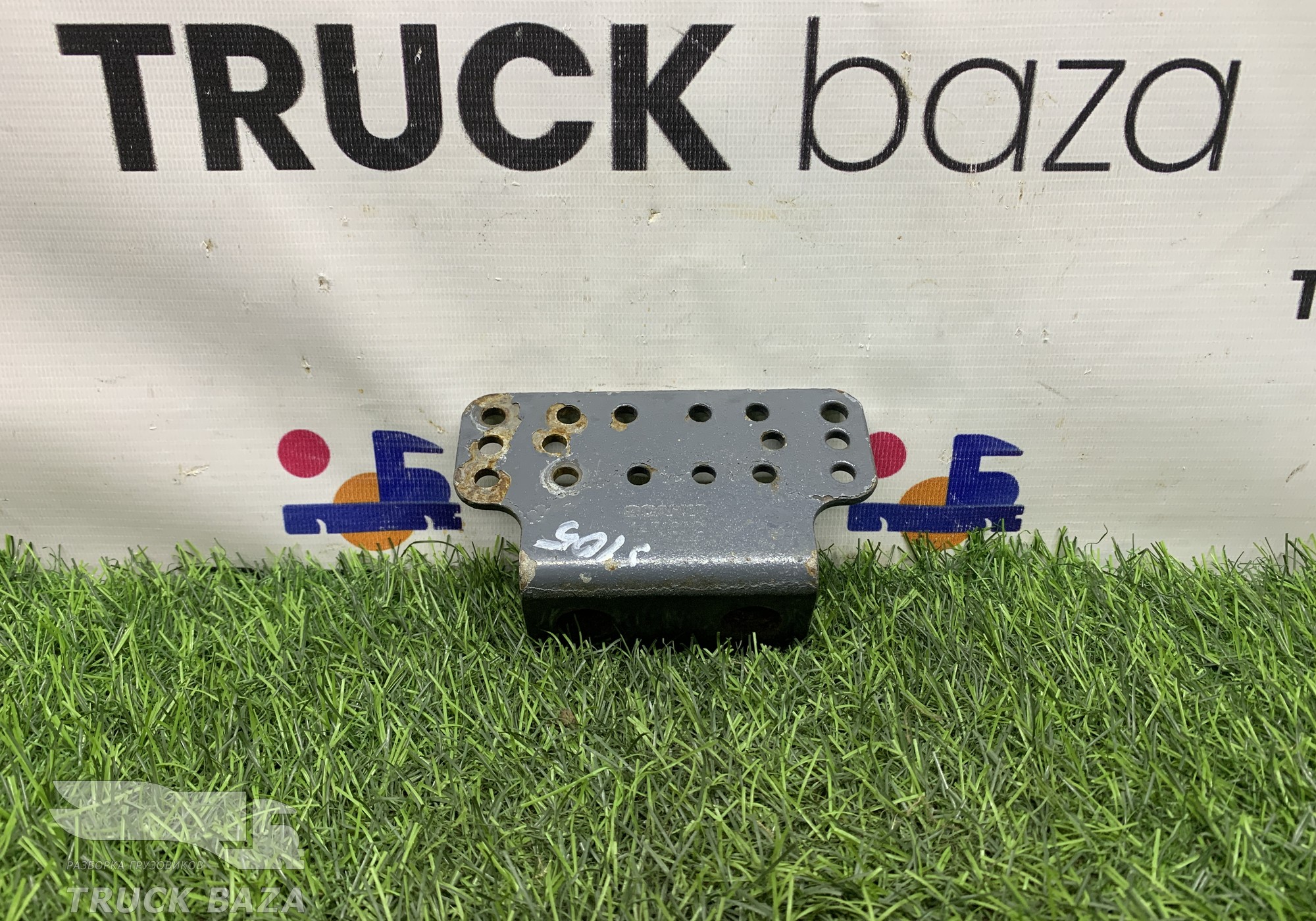 1471872 Кронштейн клапанов