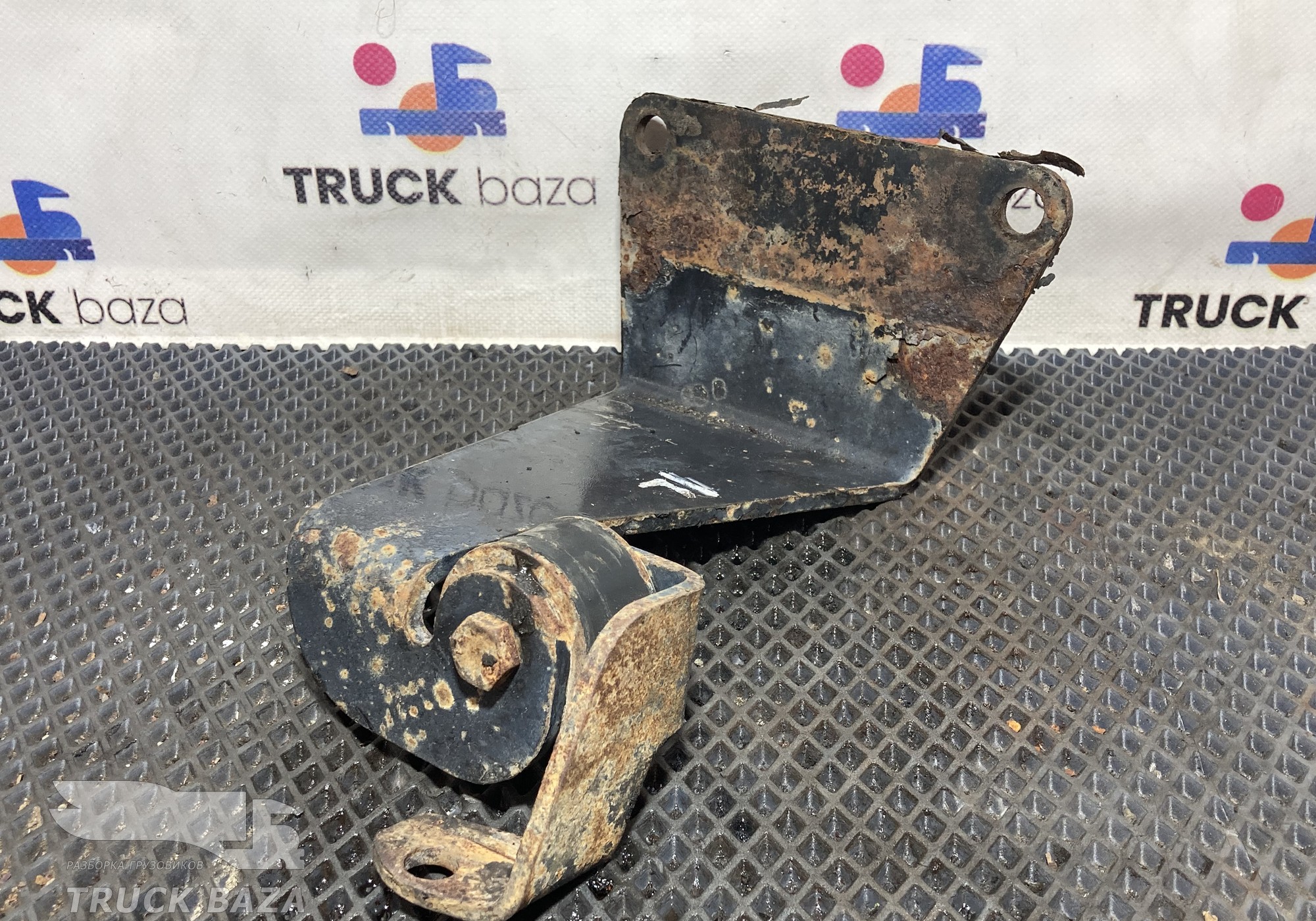 81155020272 Кронштейн глушителя основного