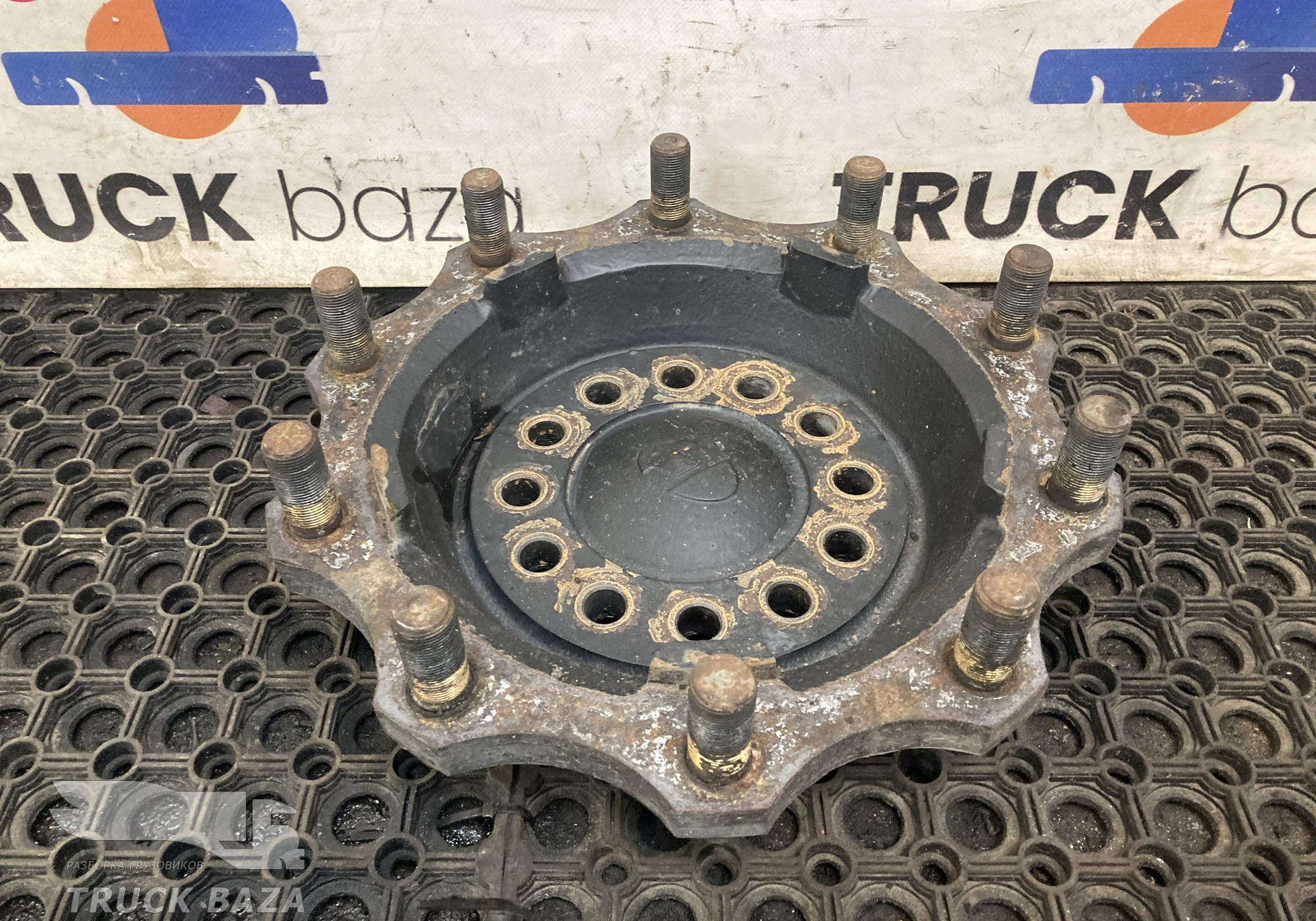 HD90009410205 Фланец передней ступицы для КАМАЗ 54901