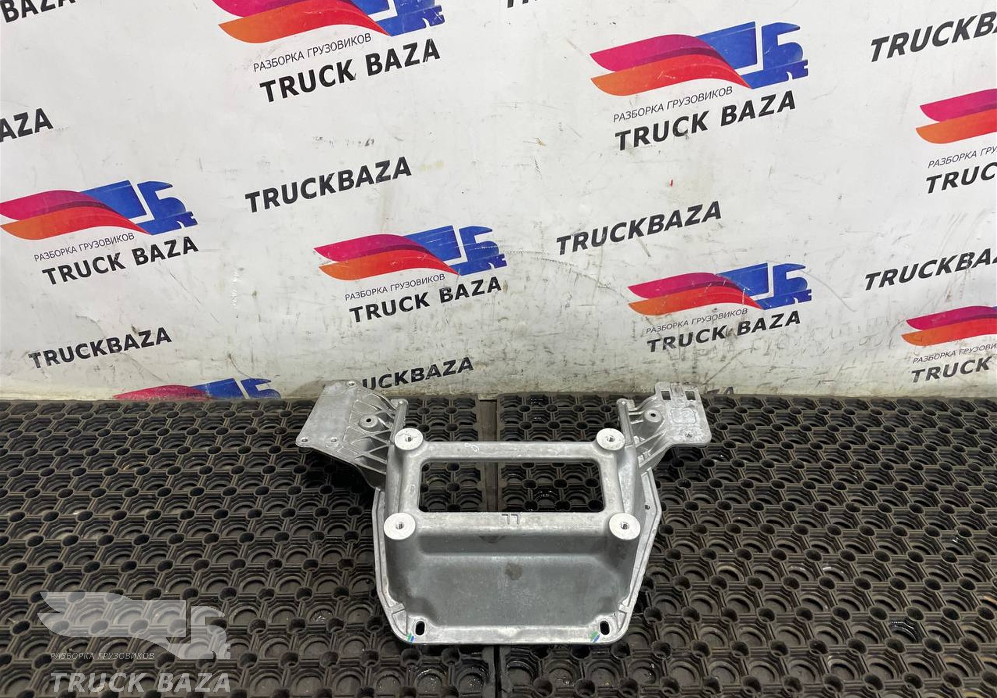 9604610235 Кронштейн рулевой колонки для Mercedes-Benz Actros New Actros MP4 (с 2011)