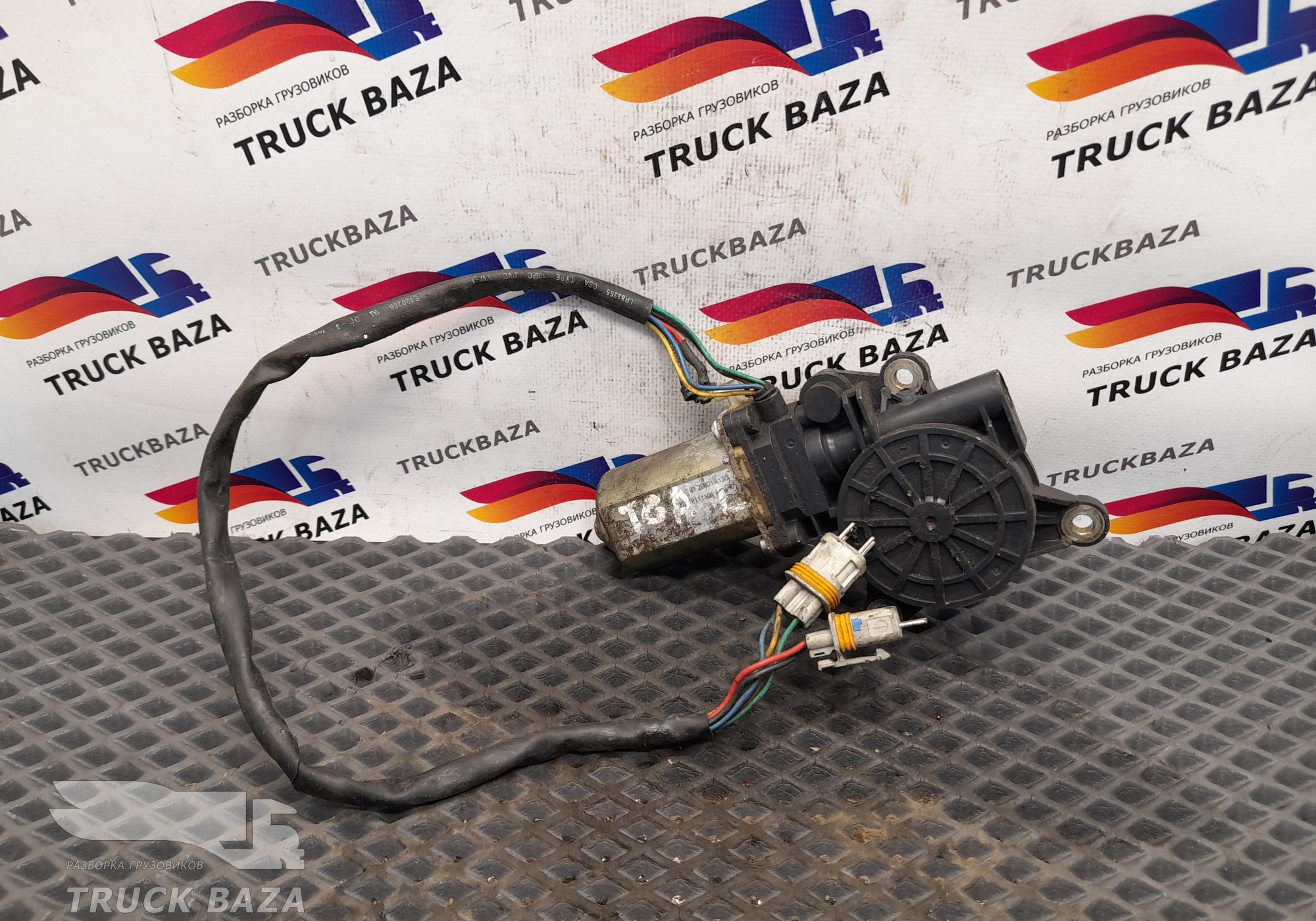 81286016130 Моторчик стеклоподъемника правый для Man TGX II (с 2012)