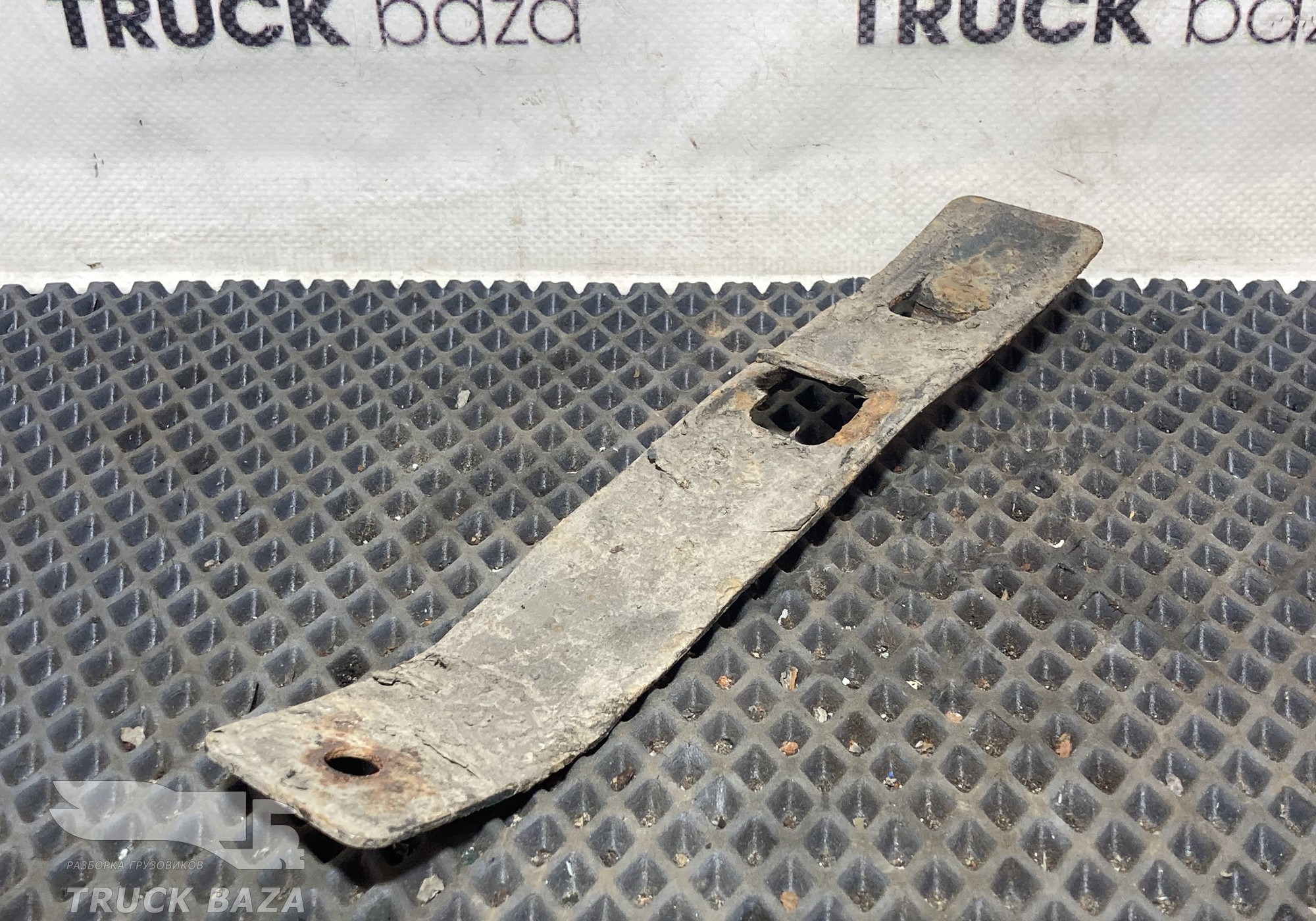 1383520 Кронштейн крыла заднего