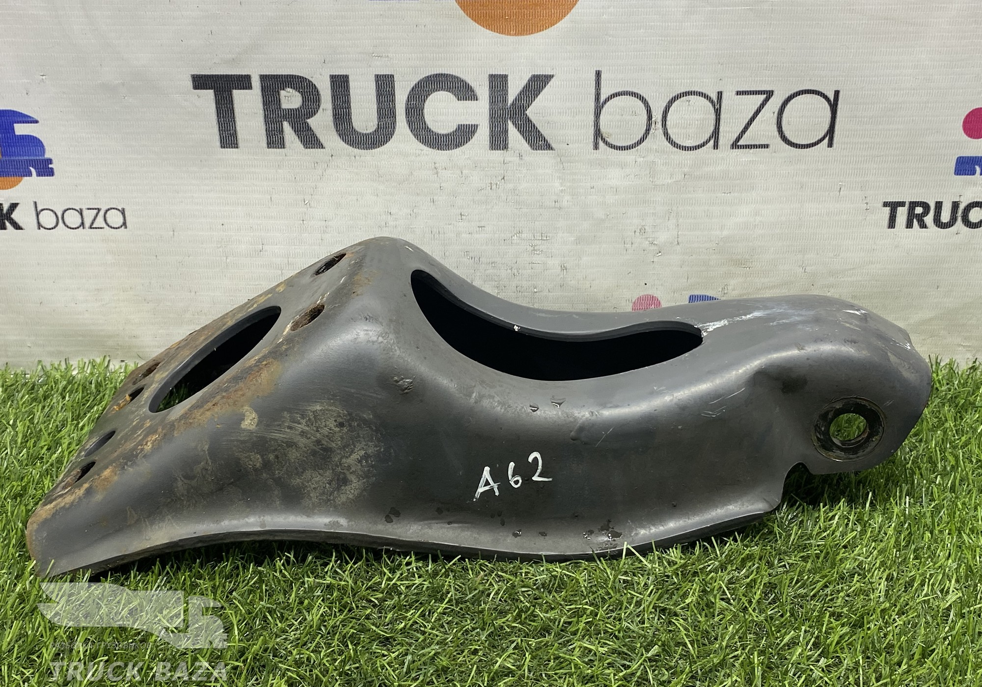 A9433230240 Кронштейн амортизатора верхний