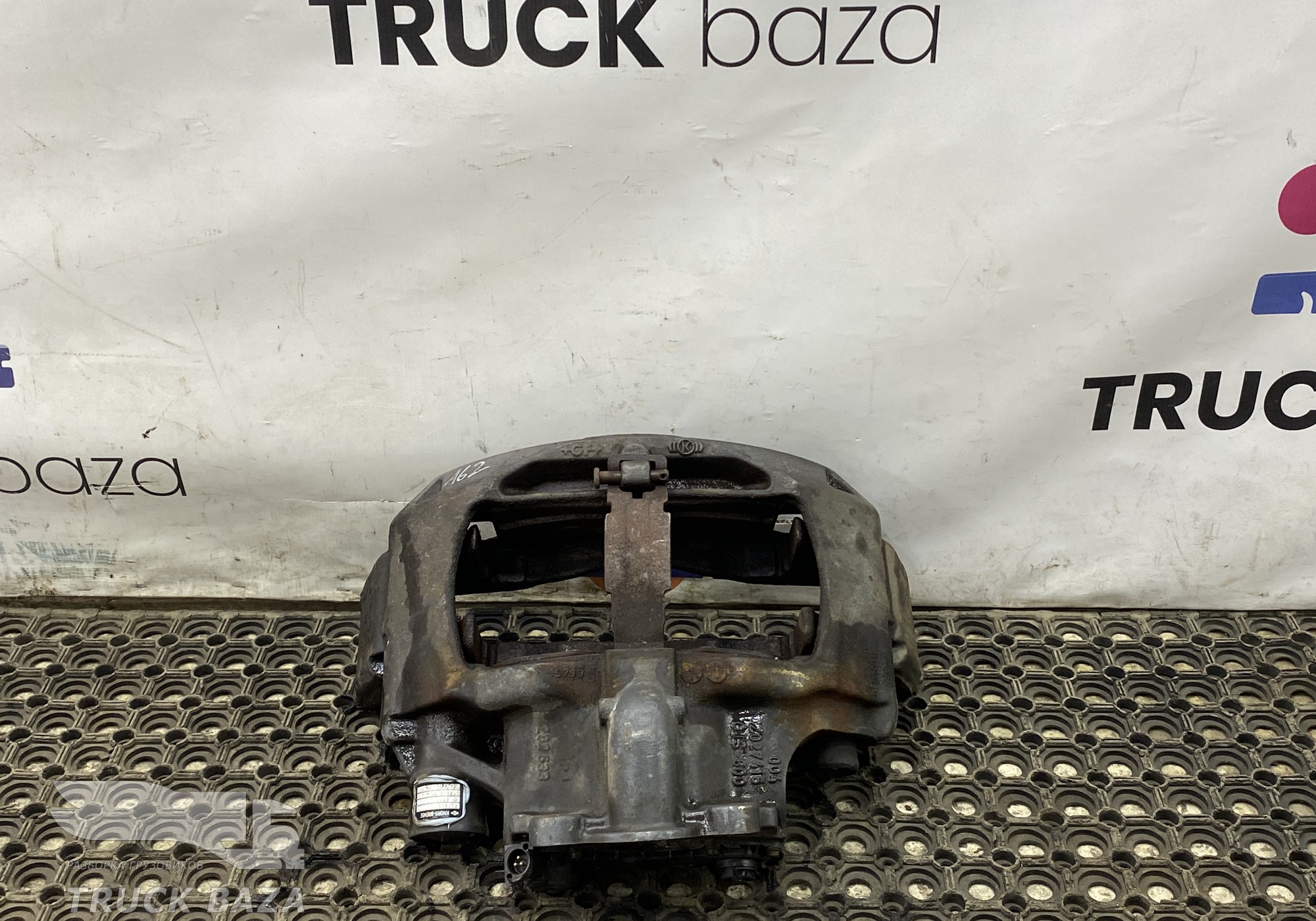 A9444207601 Суппорт передний правый