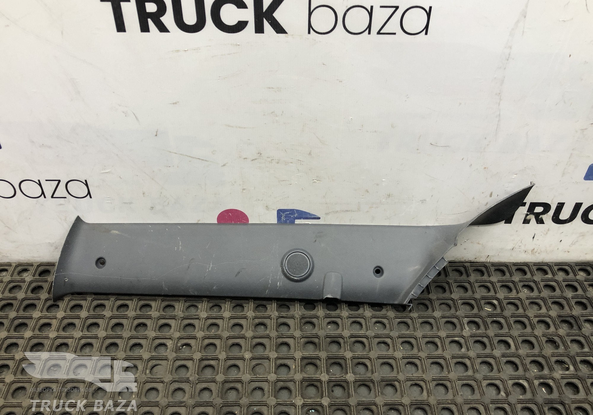 1480662 Накладка стойки лобового стекла левая