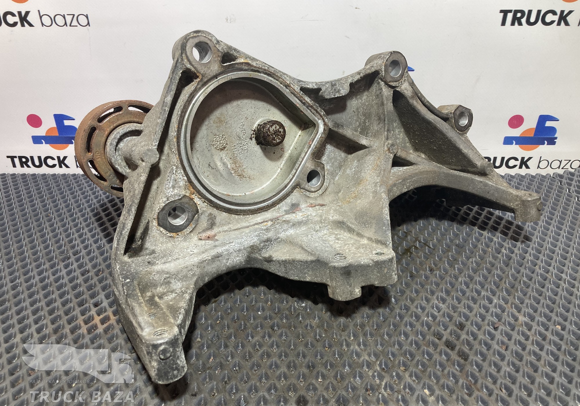 2829111 Кронштейн компрессора кондиционера