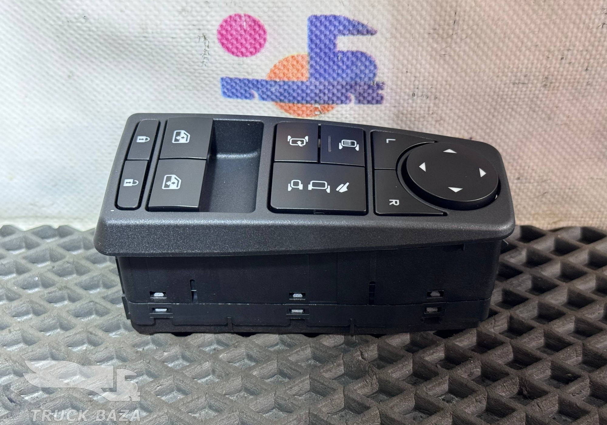 81258067107 Блок управления стеклоподъемником левый