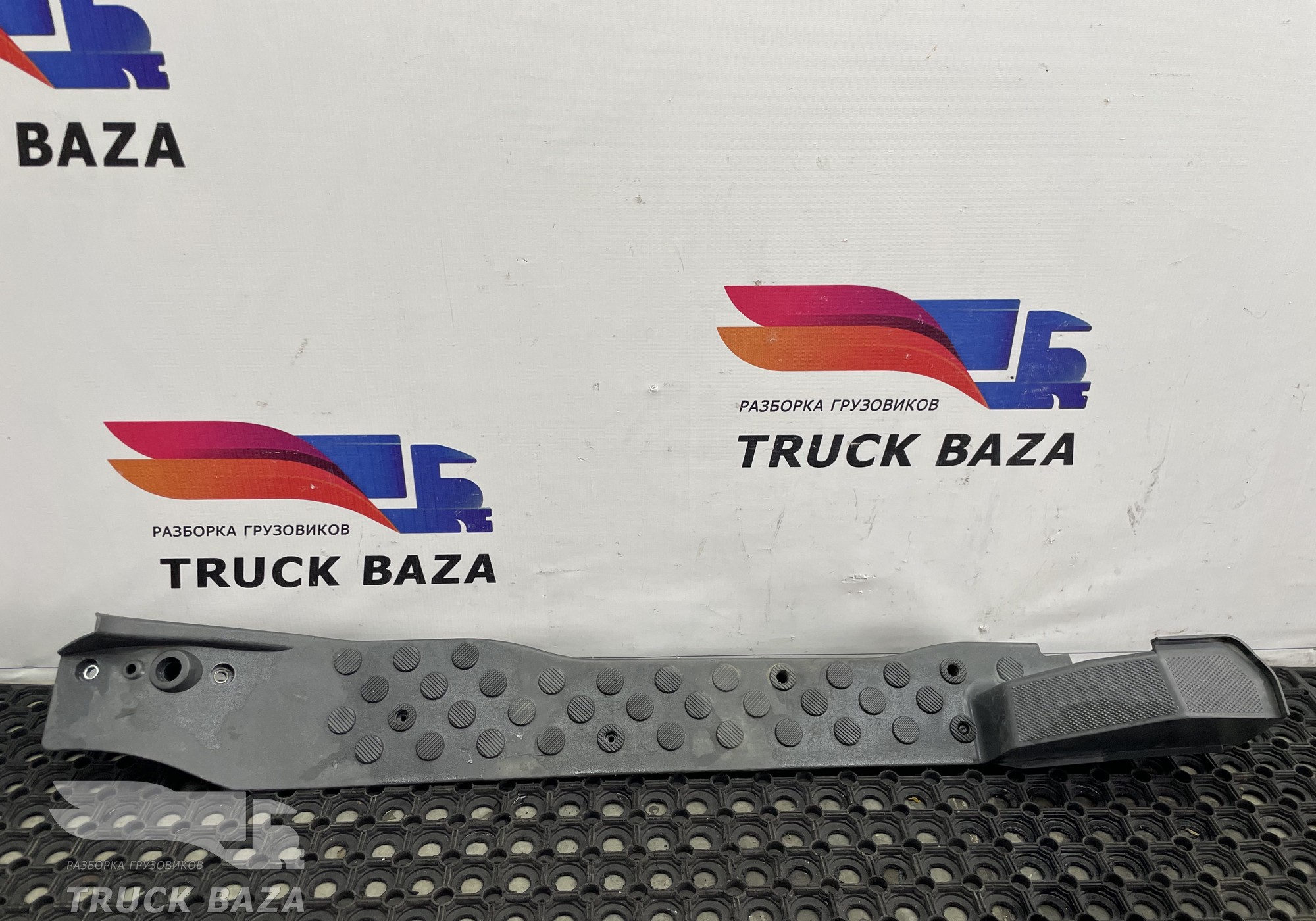 9416800235 Накладка на порог наружная левая для Mercedes-Benz Actros