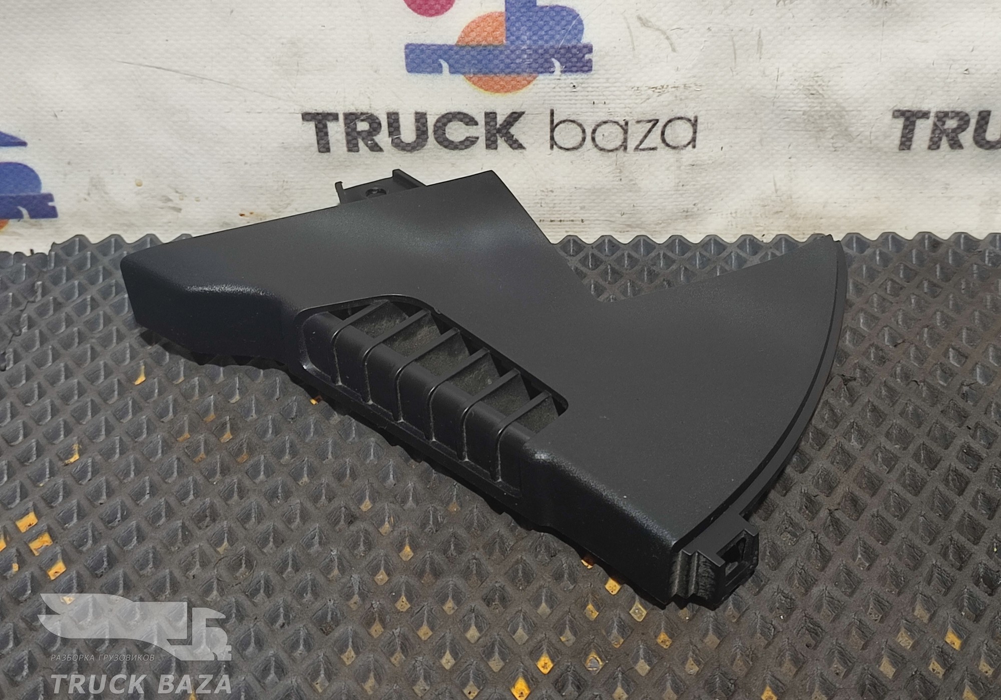 549018103147 Дефлектор воздушный для КАМАЗ 54901