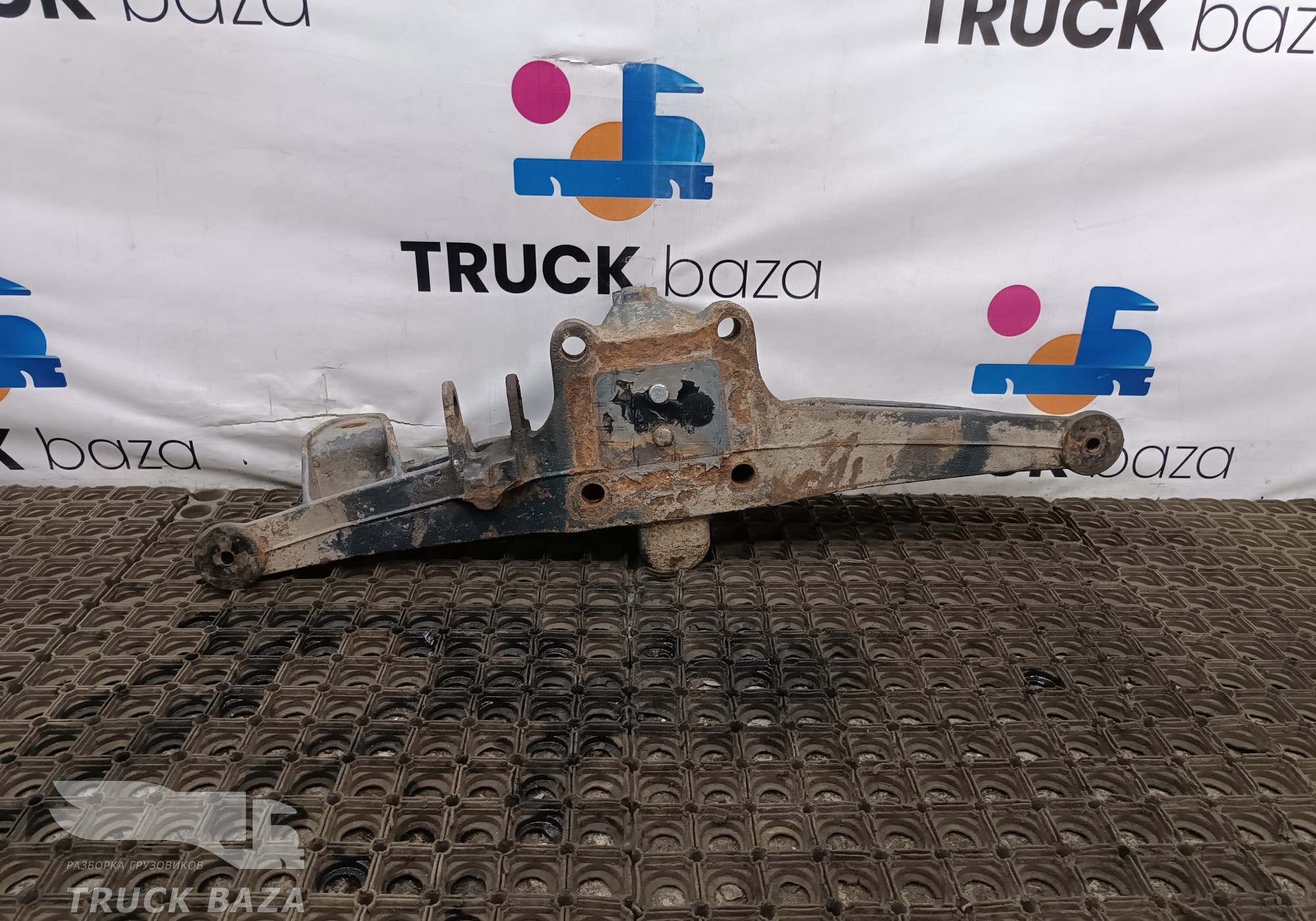 41030416 Кронштейн пневморессоры задний левый для Iveco Stralis