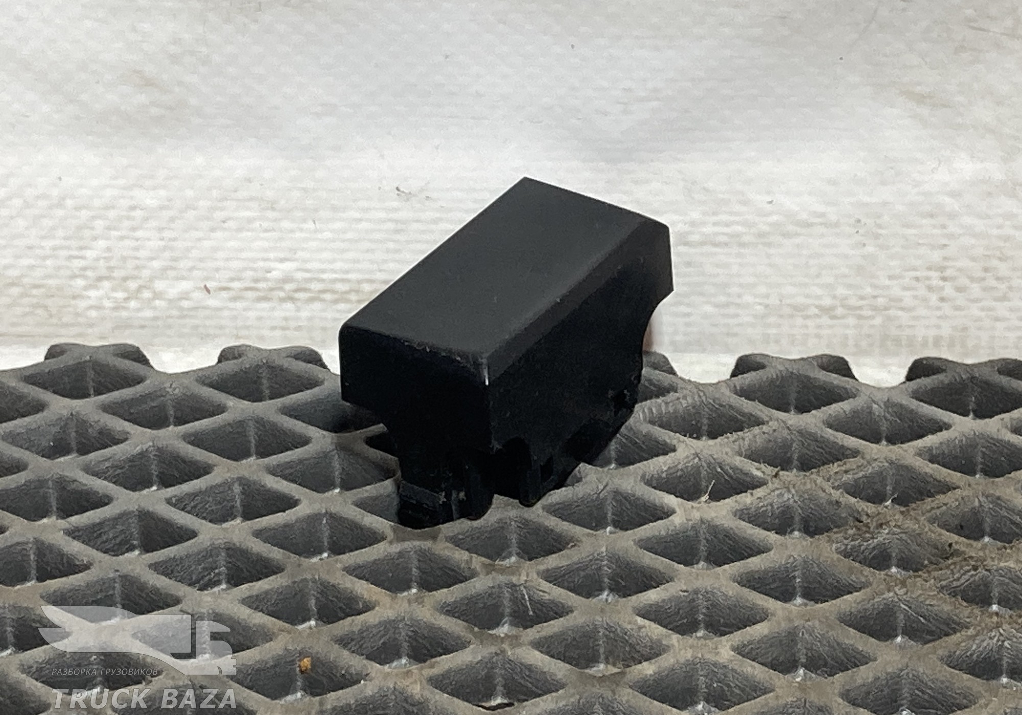 82257719 Заглушка кнопки для Renault T (с 2013)