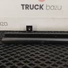 1946318 Направляющая стекла двери левой