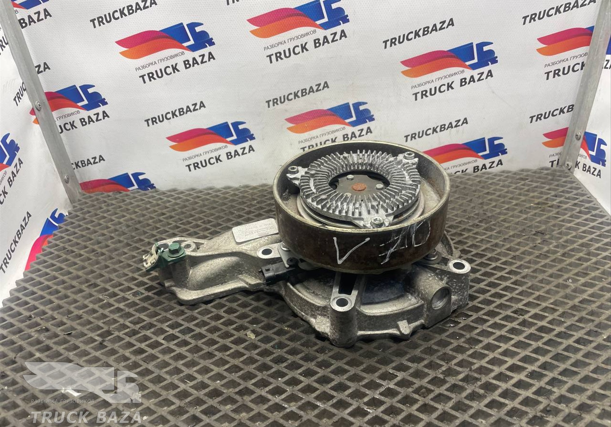 7421072413 Насос водяной (помпа) для Volvo FMX