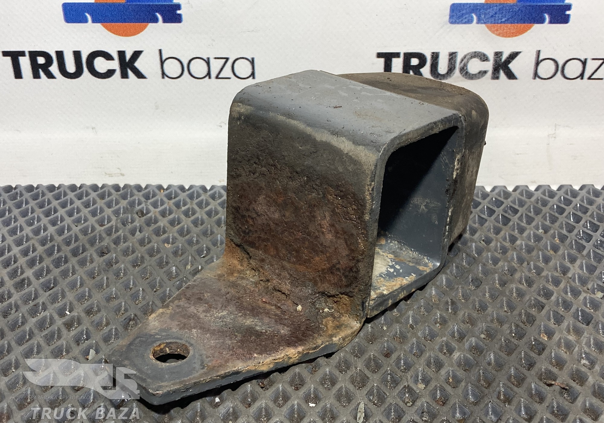 1835451 Отбойник рессоры передней