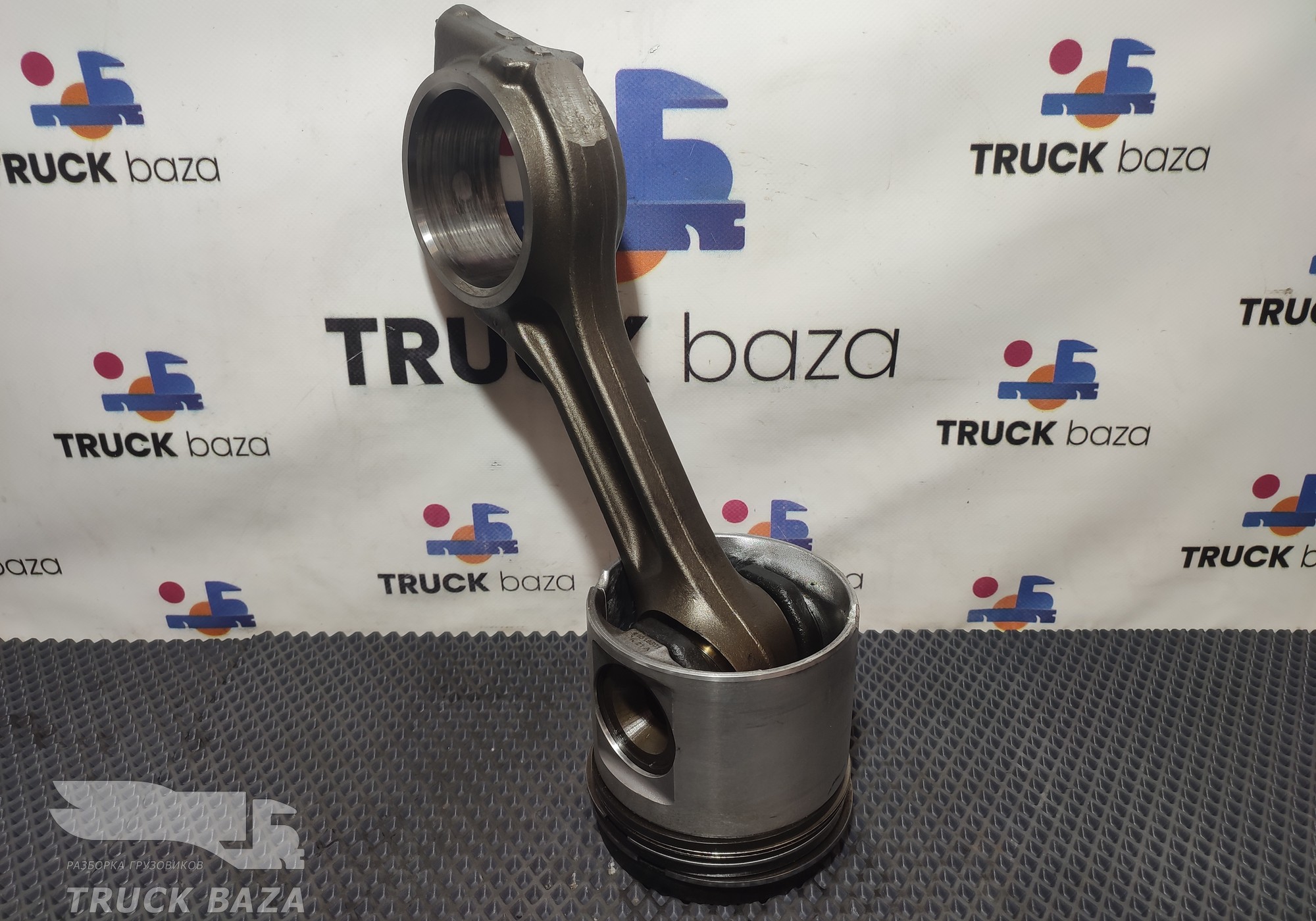 1538038 Поршень с шатуном