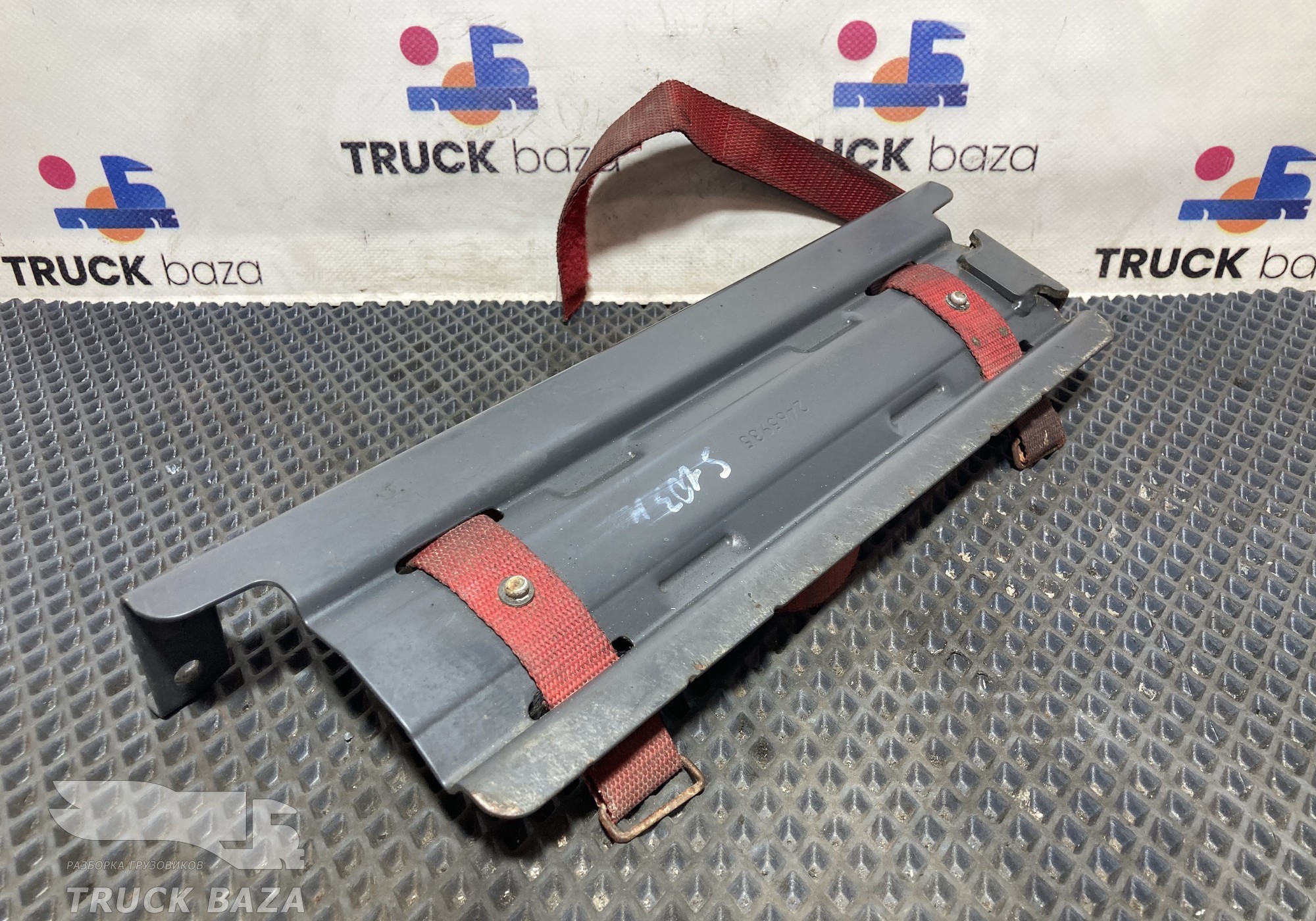 2465935 Кронштейн огнетушителя для Scania 5-series G (с 2004 по 2016)