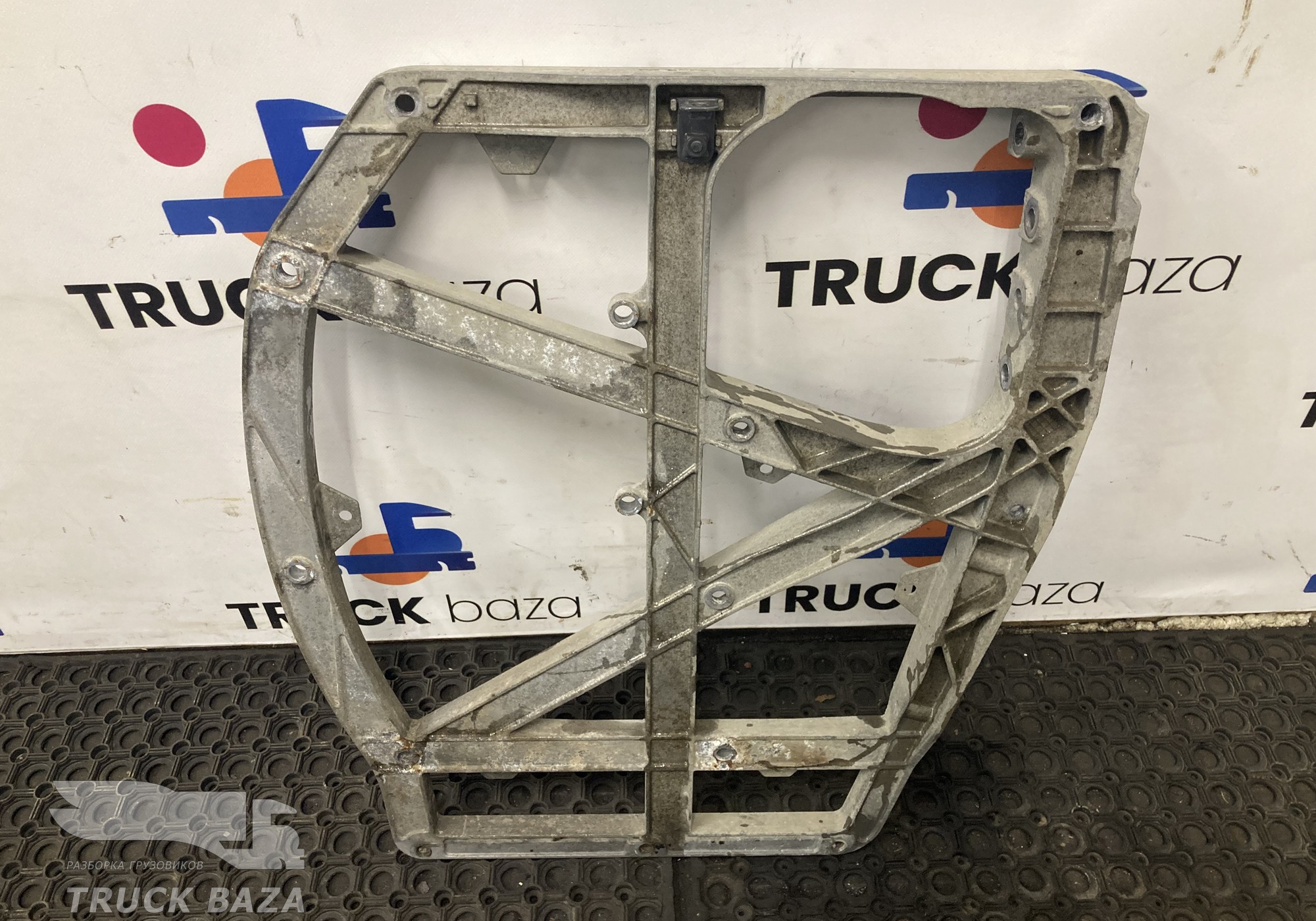 22080280 Кронштейн бака Adblue для Renault T