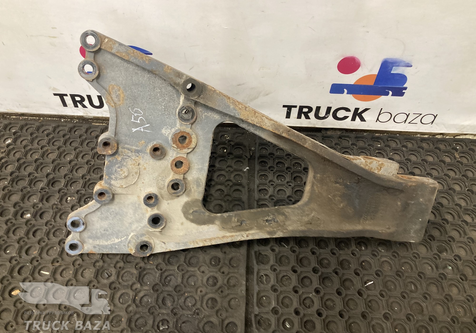 A9423252509 Кронштейн реактивной тяги правый для Mercedes-Benz Actros MP2 (с 2002 по 2008)