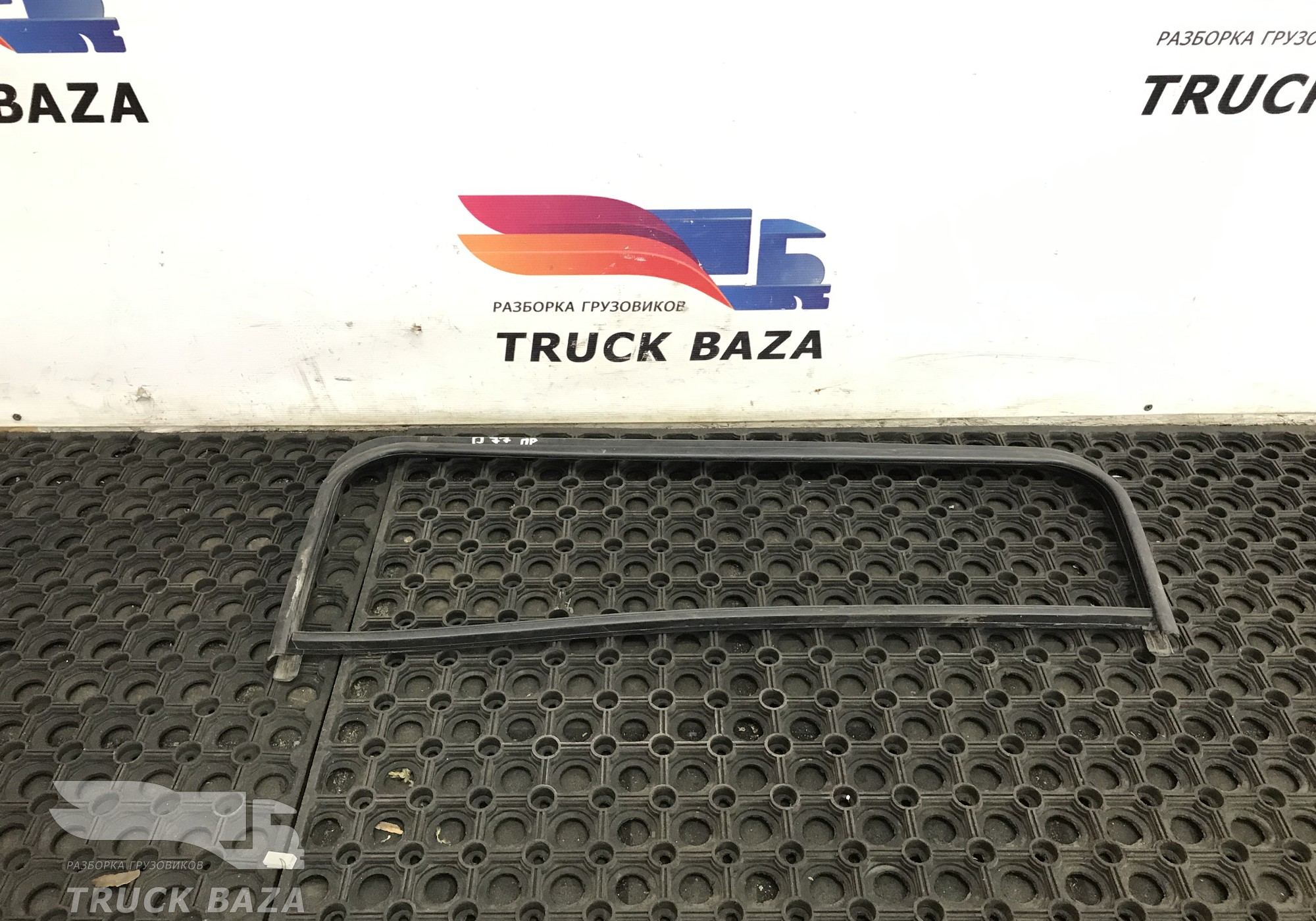 1259716 Уплотнитель форточки двери правой для Daf