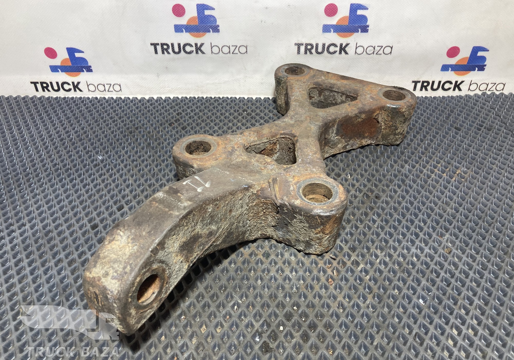 1769882 Кронштейн амортизатора заднего правый для Scania