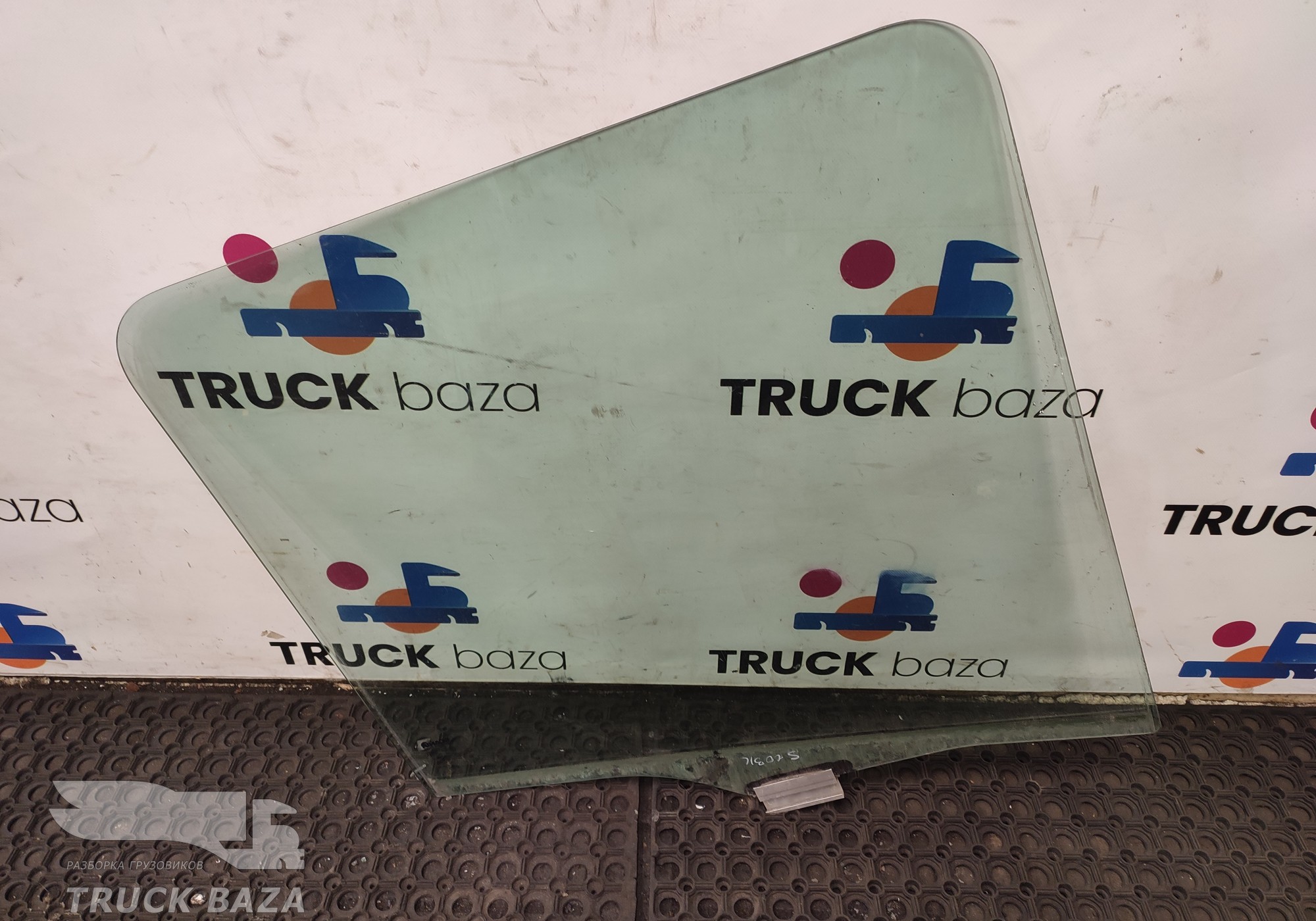 1306259 Стекло двери правое для Scania 4-series P (с 1995 по 2007)