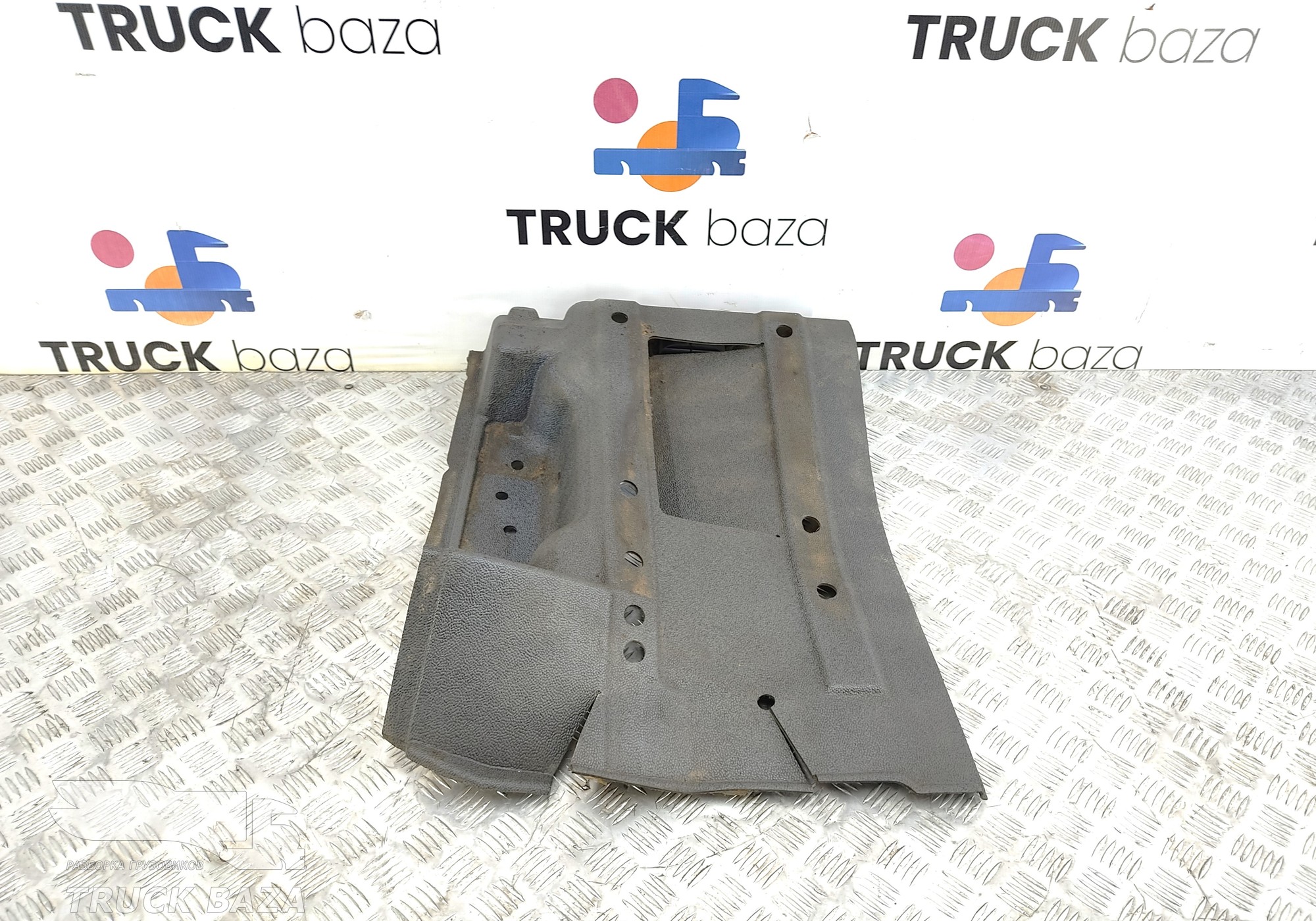 81628600866 Коврик салона левый