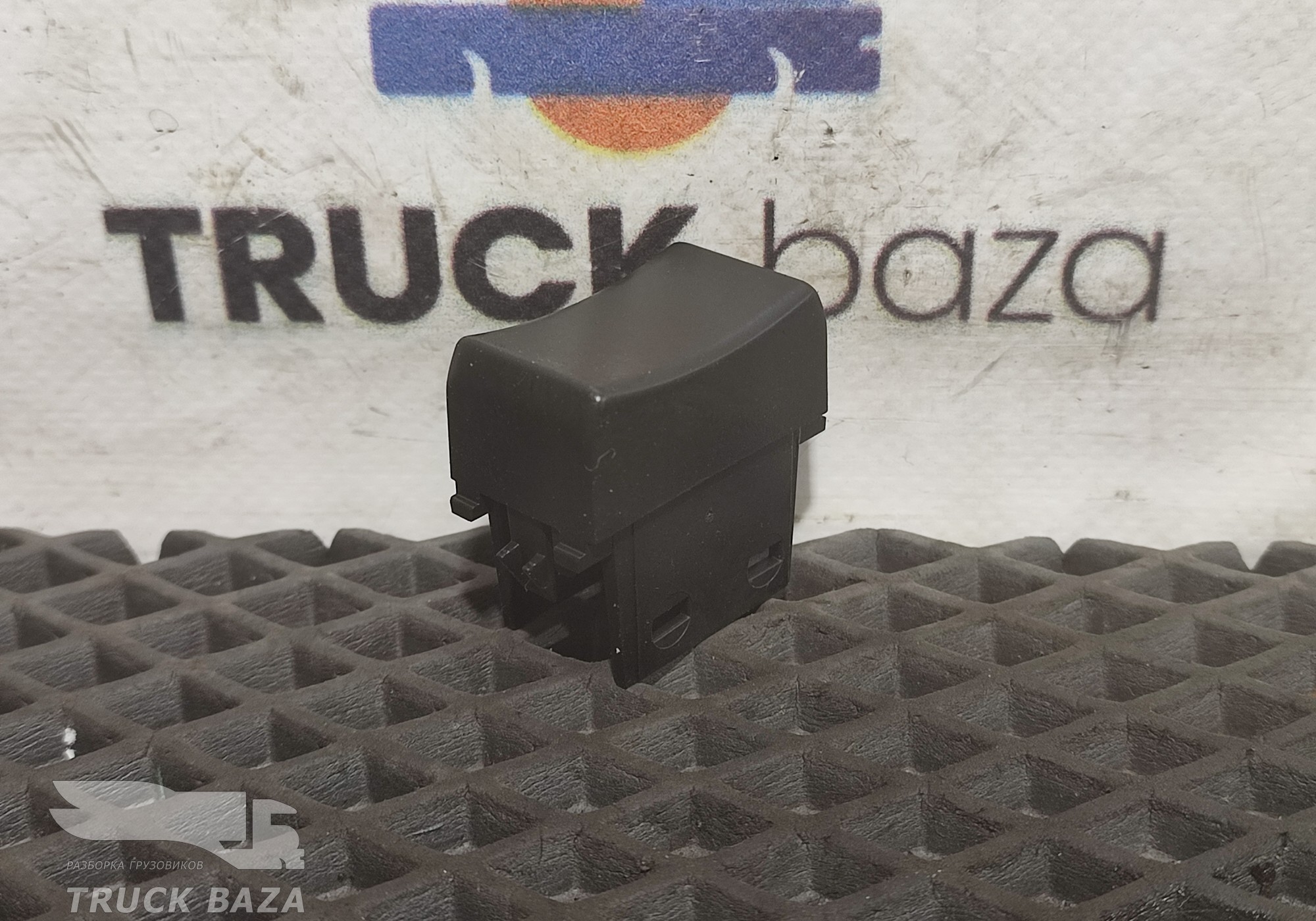 82303552 Заглушка кнопки для Volvo FH 4 (с 2012)
