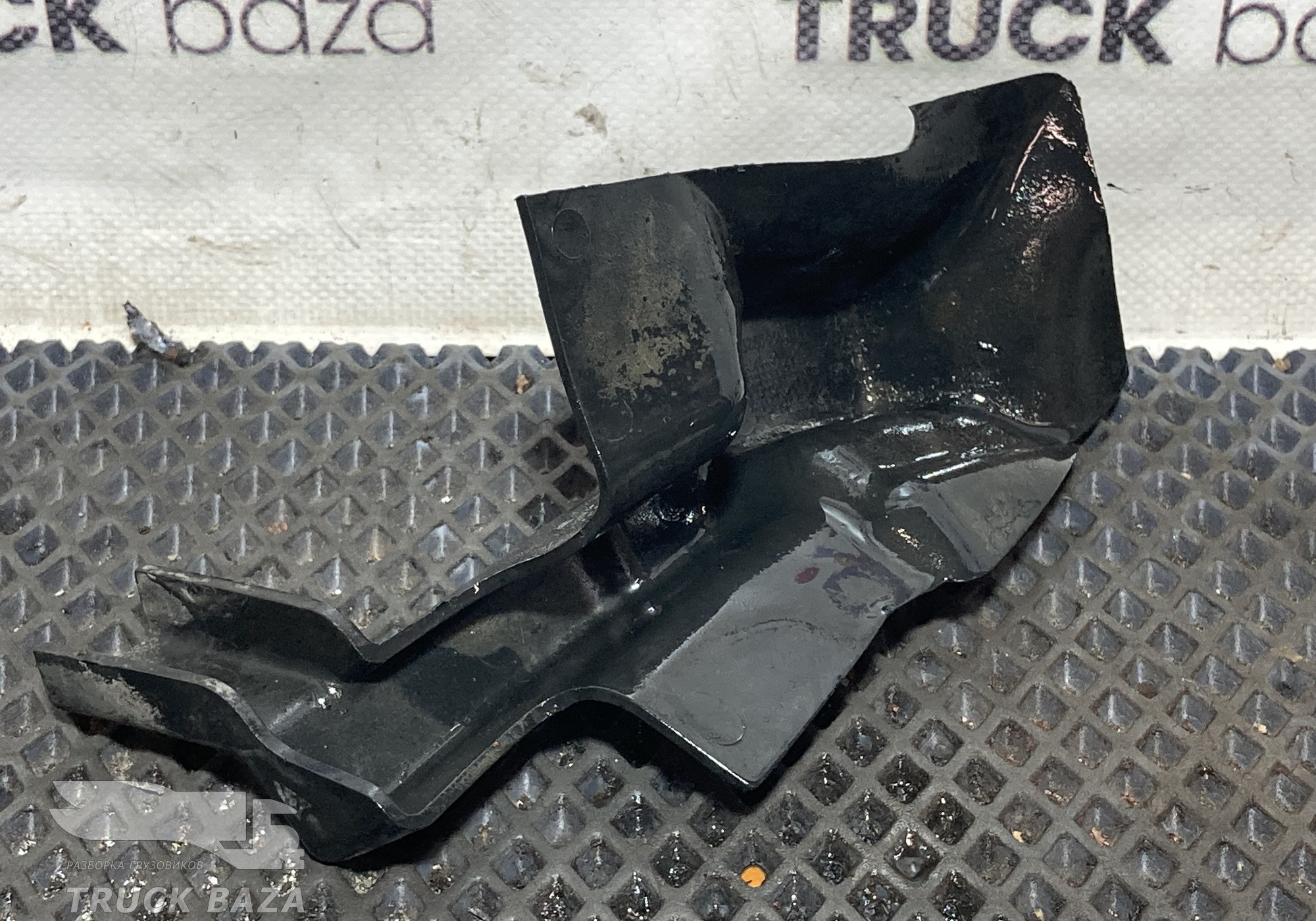 81611440021 Кожух замка капота для Man TGS I (с 2007)