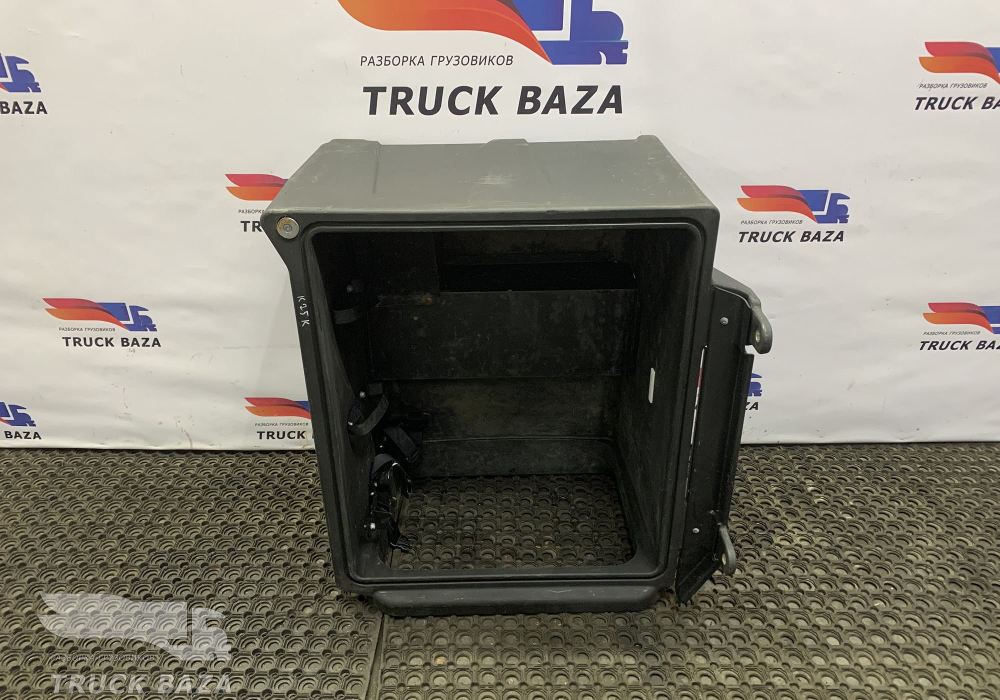549015417101 Ящик вещевой левый для КАМАЗ 54901