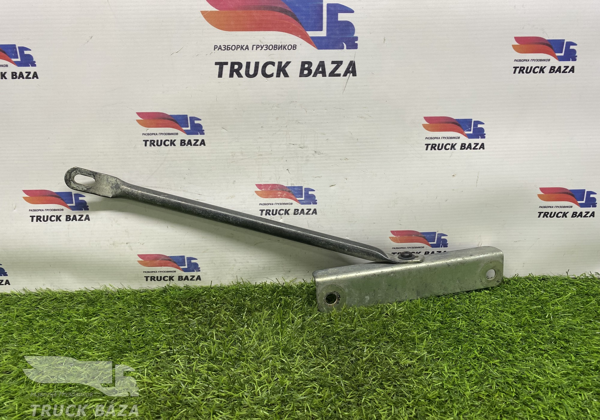 1932514 Кронштейн бокового спойлера левый