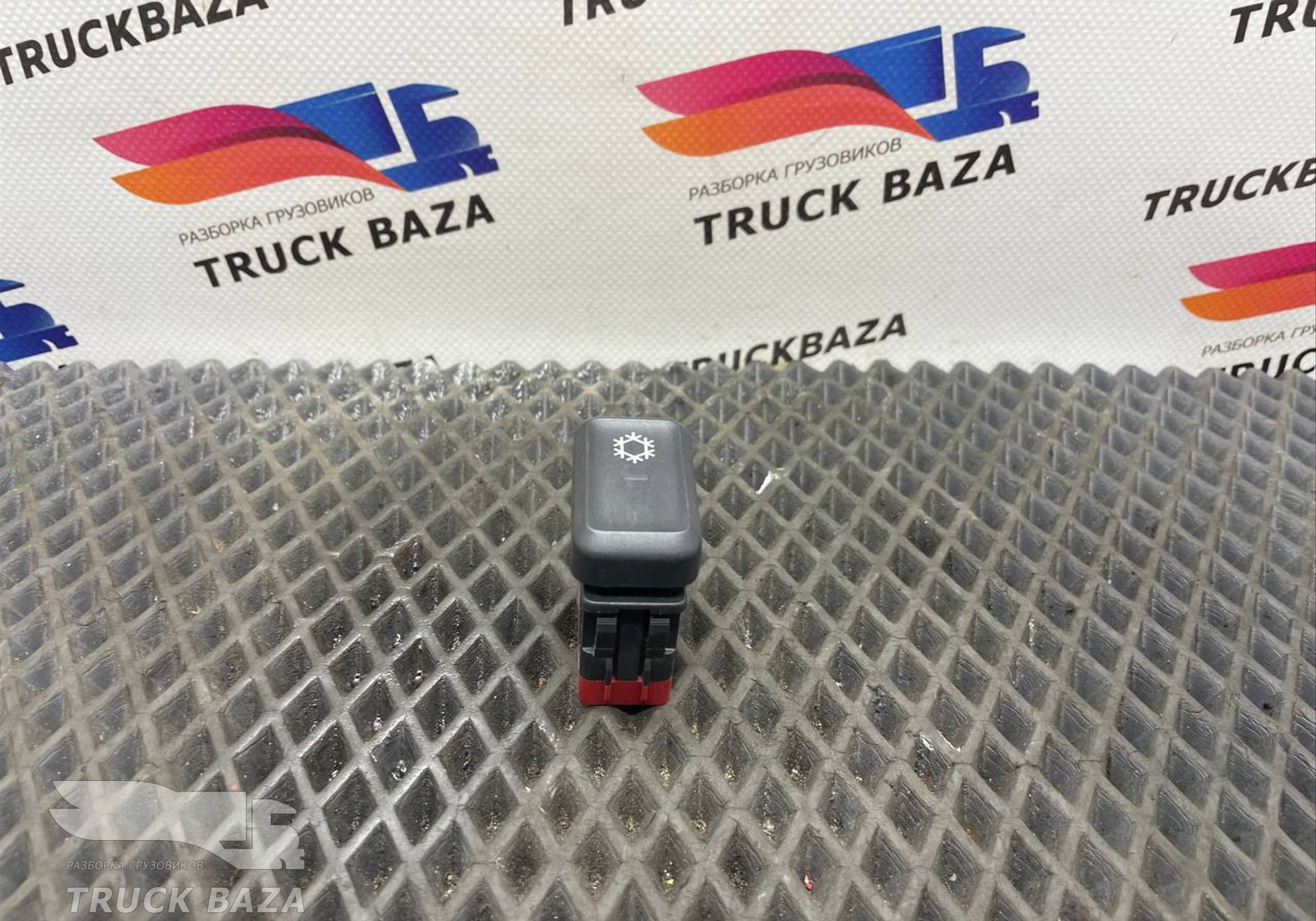 1832355 Кнопка включения кондиционера для Daf XF106 (с 2012)