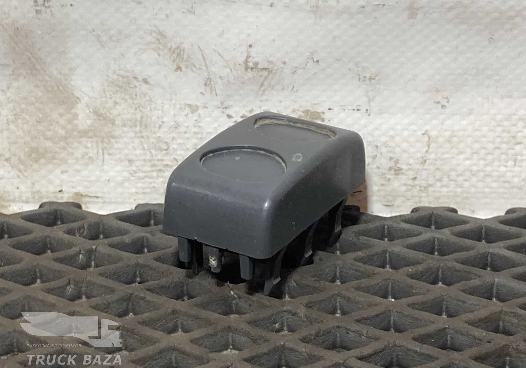 504049357 Заглушка кнопки для Iveco Stralis II Hi-Way (с 2012)